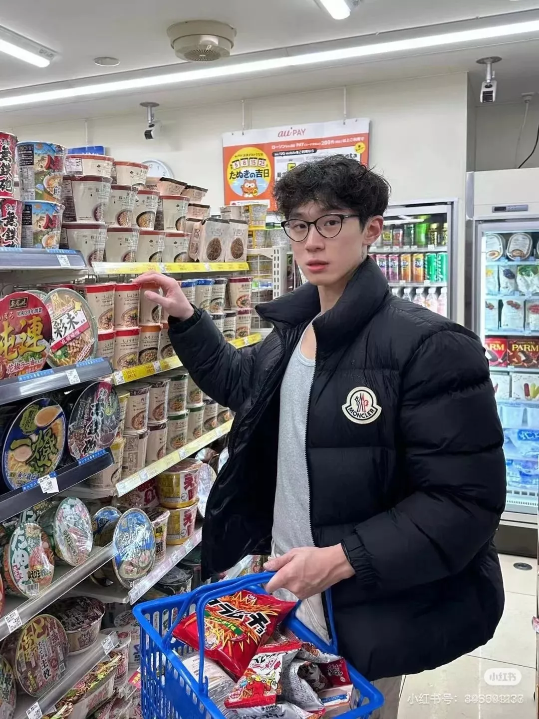 몽클레어 25FW 펠트 자수 와펜 로고 나일론 다운 재킷 상세 이미지 49