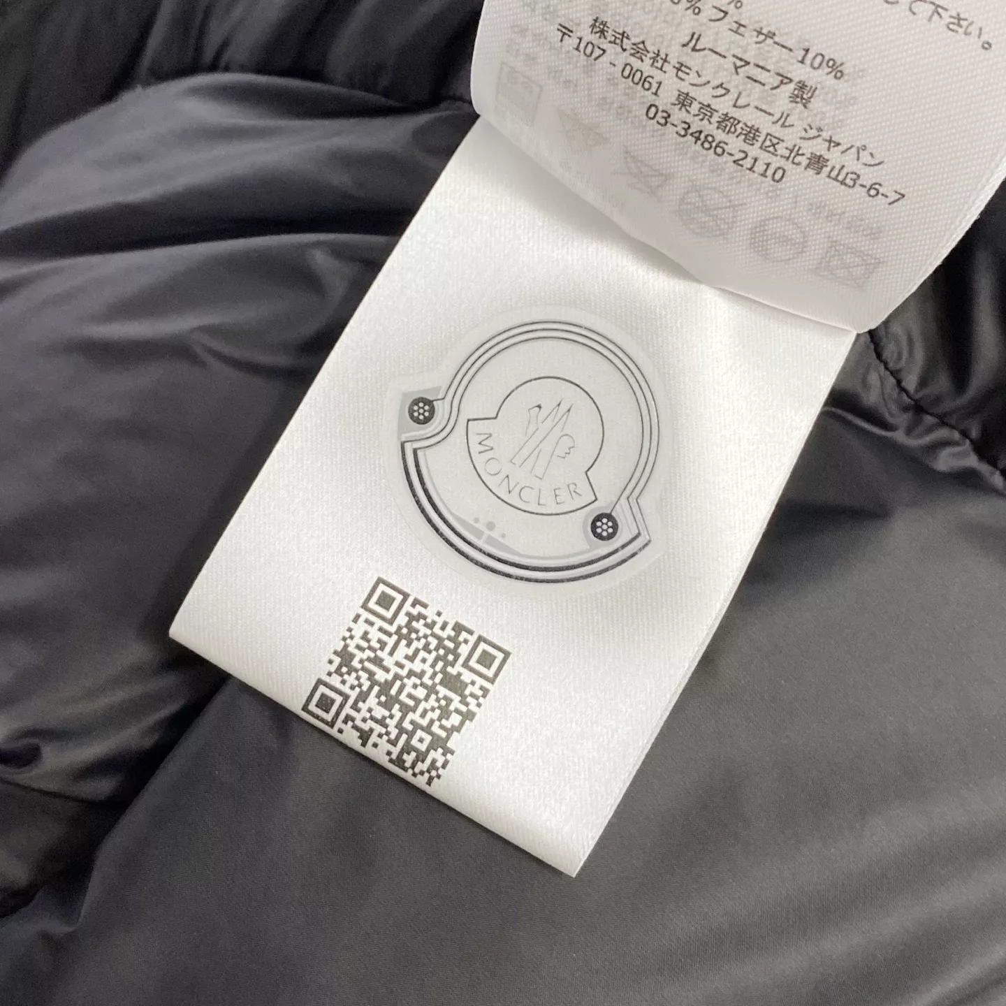 몽클레어 25FW 펠트 자수 와펜 로고 나일론 다운 재킷 상세 이미지 29