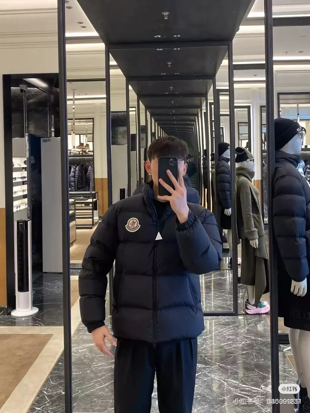 몽클레어 25FW 펠트 자수 와펜 로고 나일론 다운 재킷 상세 이미지 48