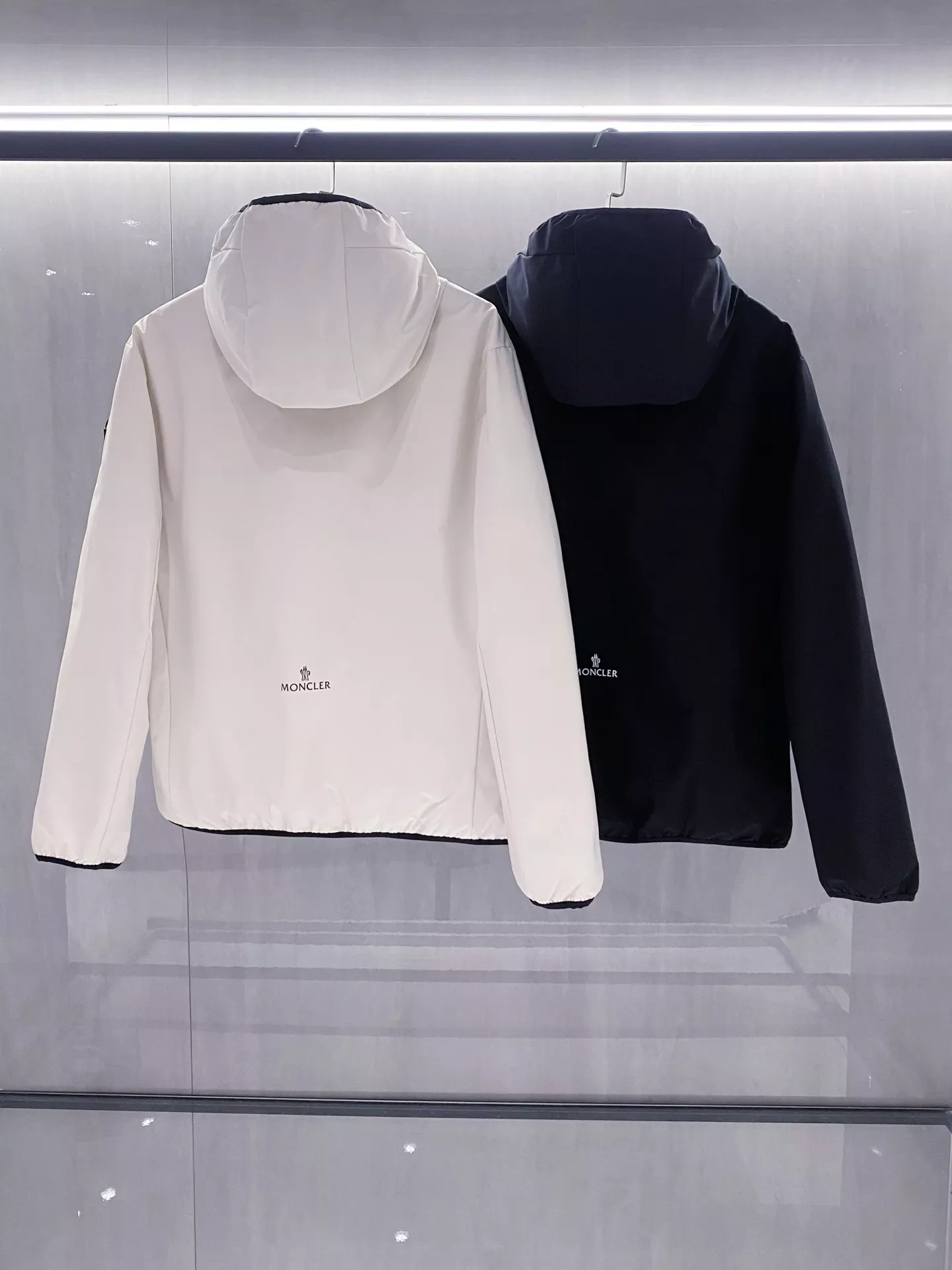 몽클레어 남성 양면 후드 경량 다운 재킷 상세 이미지 2