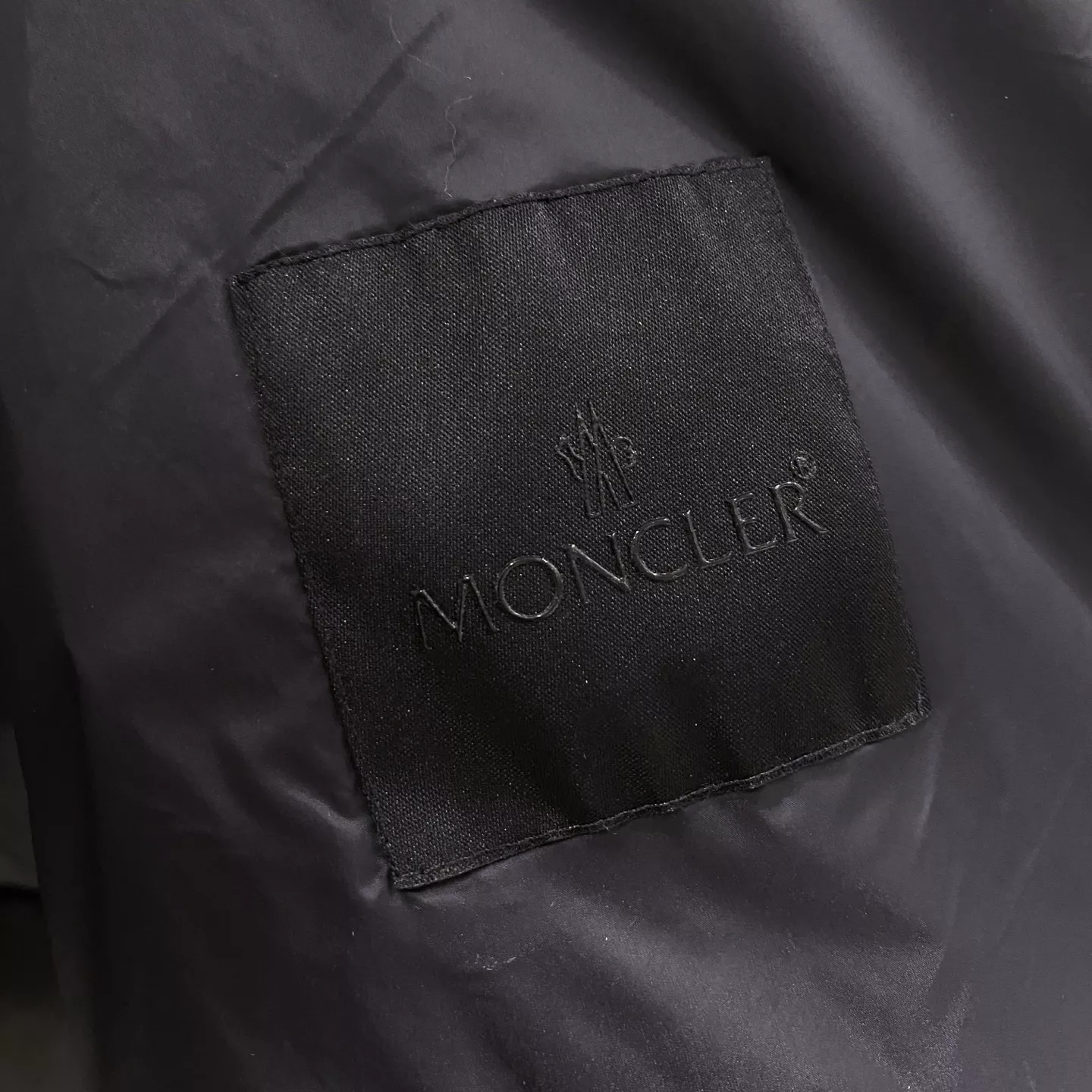 몽클레어 블랙라벨 와펜 하이넥 구스다운 패딩 재킷 상세 이미지 24
