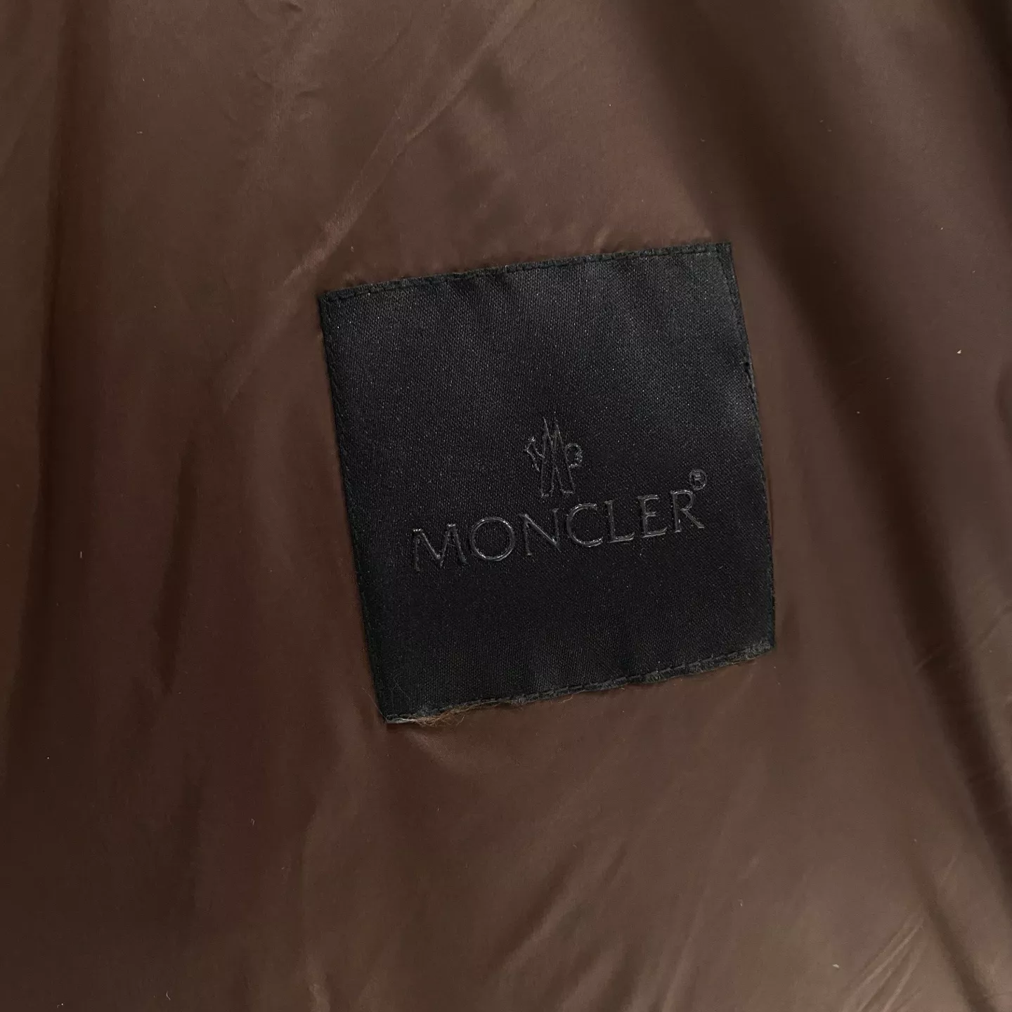몽클레어 블랙라벨 와펜 하이넥 구스다운 패딩 재킷 상세 이미지 13