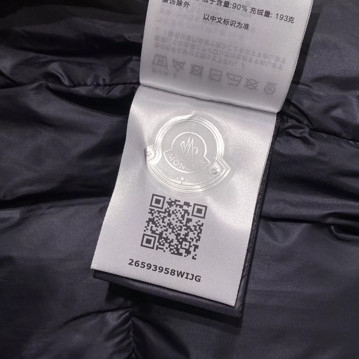 몽클레어 블랙라벨 와펜 하이넥 구스다운 패딩 재킷 상세 이미지 27