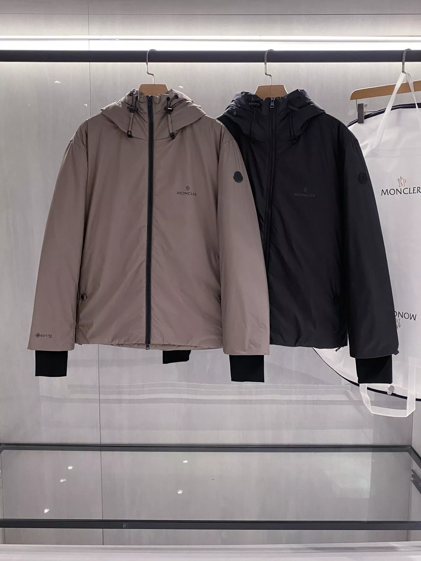 몽클레어 25FW 경량 후드 다운 재킷 상세 이미지 1