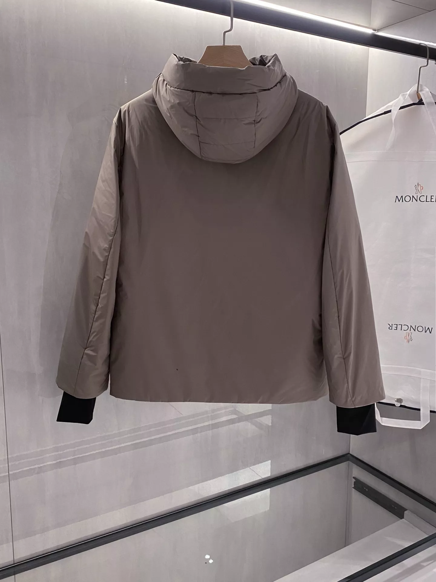 몽클레어 25FW 경량 후드 다운 재킷 상세 이미지 20