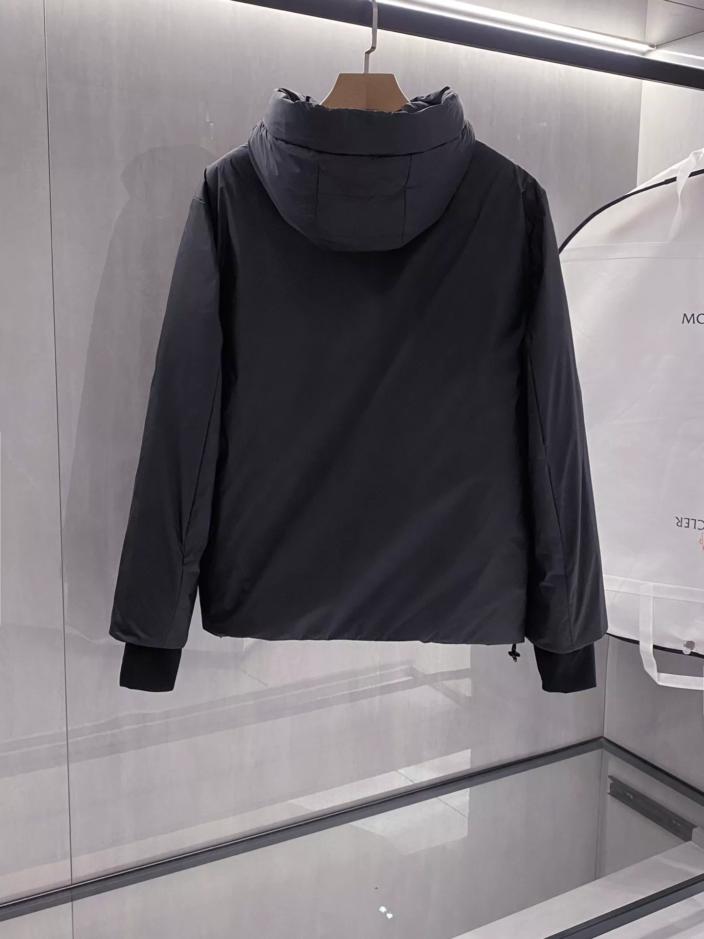 몽클레어 25FW 경량 후드 다운 재킷 상세 이미지 11