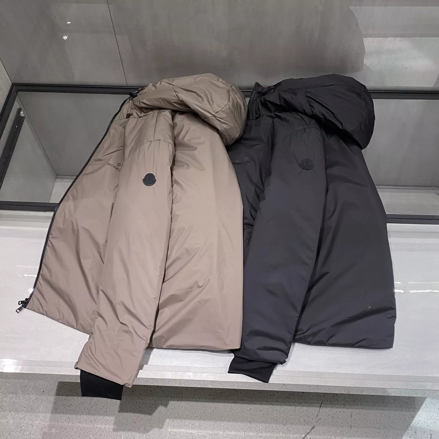 몽클레어 25FW 경량 후드 다운 재킷 상세 이미지 4