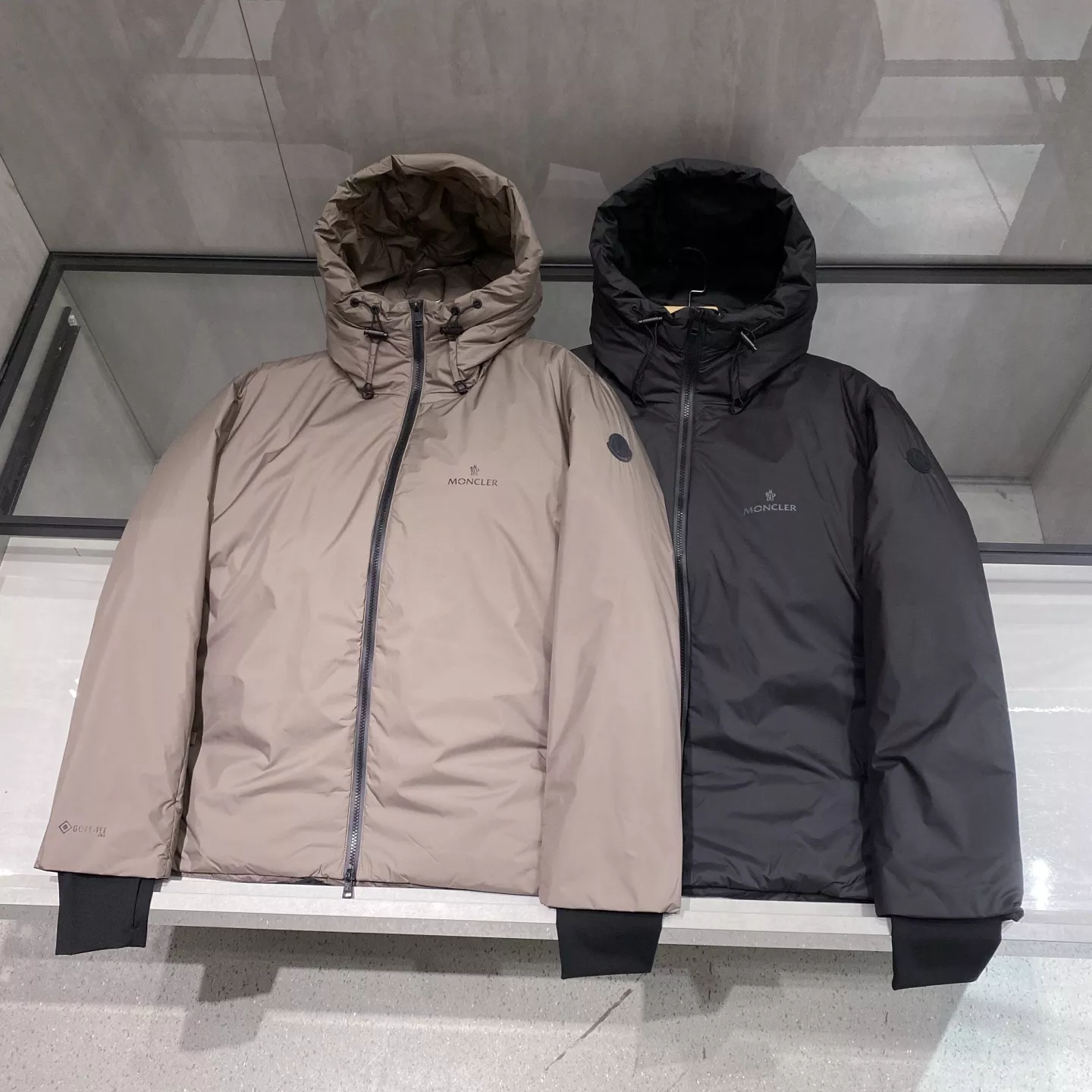 몽클레어 25FW 경량 후드 다운 재킷 상세 이미지 3