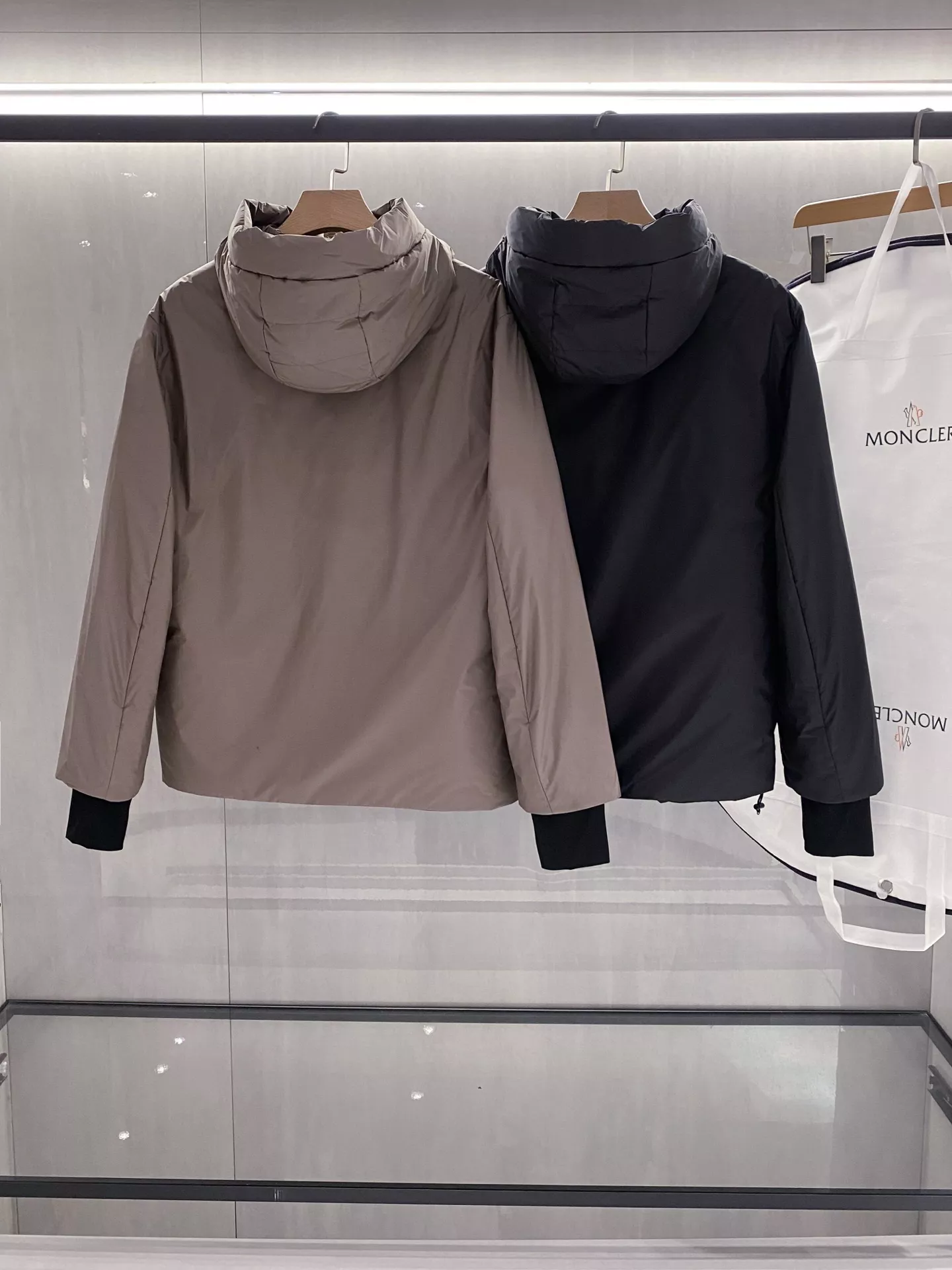 몽클레어 25FW 경량 후드 다운 재킷 상세 이미지 2