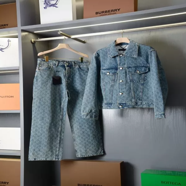 루이비통 FW24 진주느낌 버튼 자카드 모노그램 데님 재킷 팬츠 세트