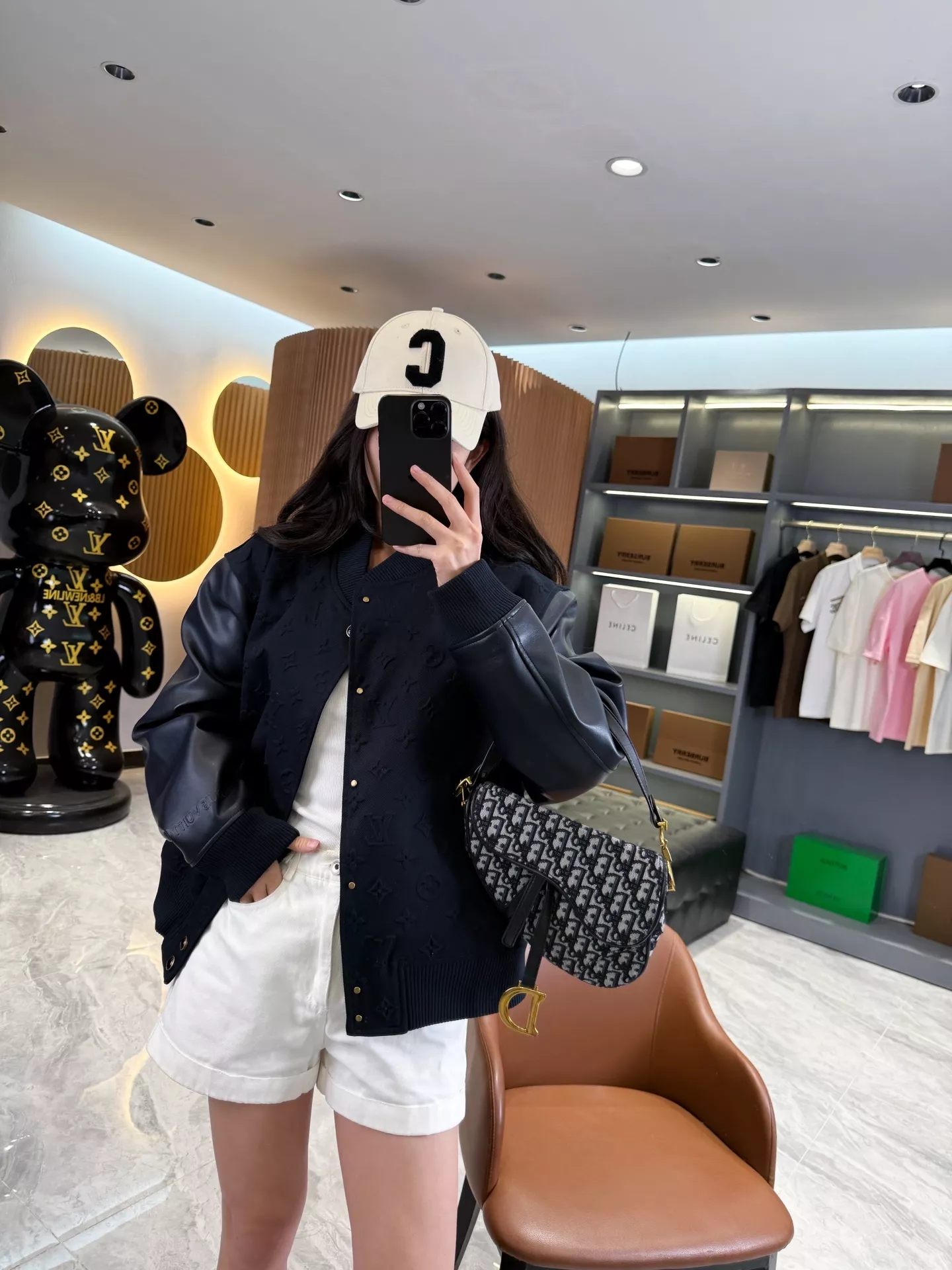 루이비통 모노그램 엠보싱 바시티 재킷 상세 이미지 73