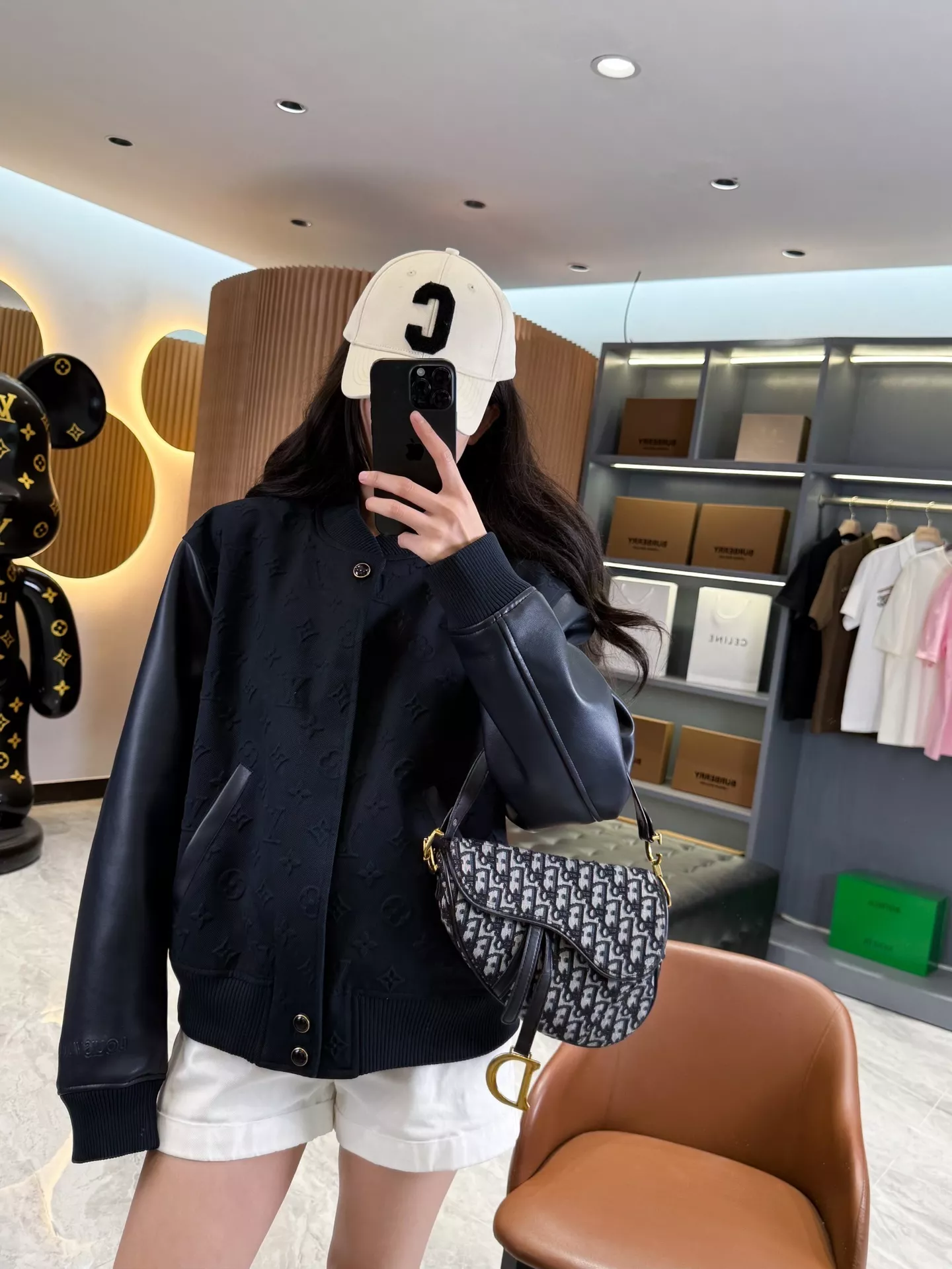 루이비통 모노그램 엠보싱 바시티 재킷 상세 이미지 62