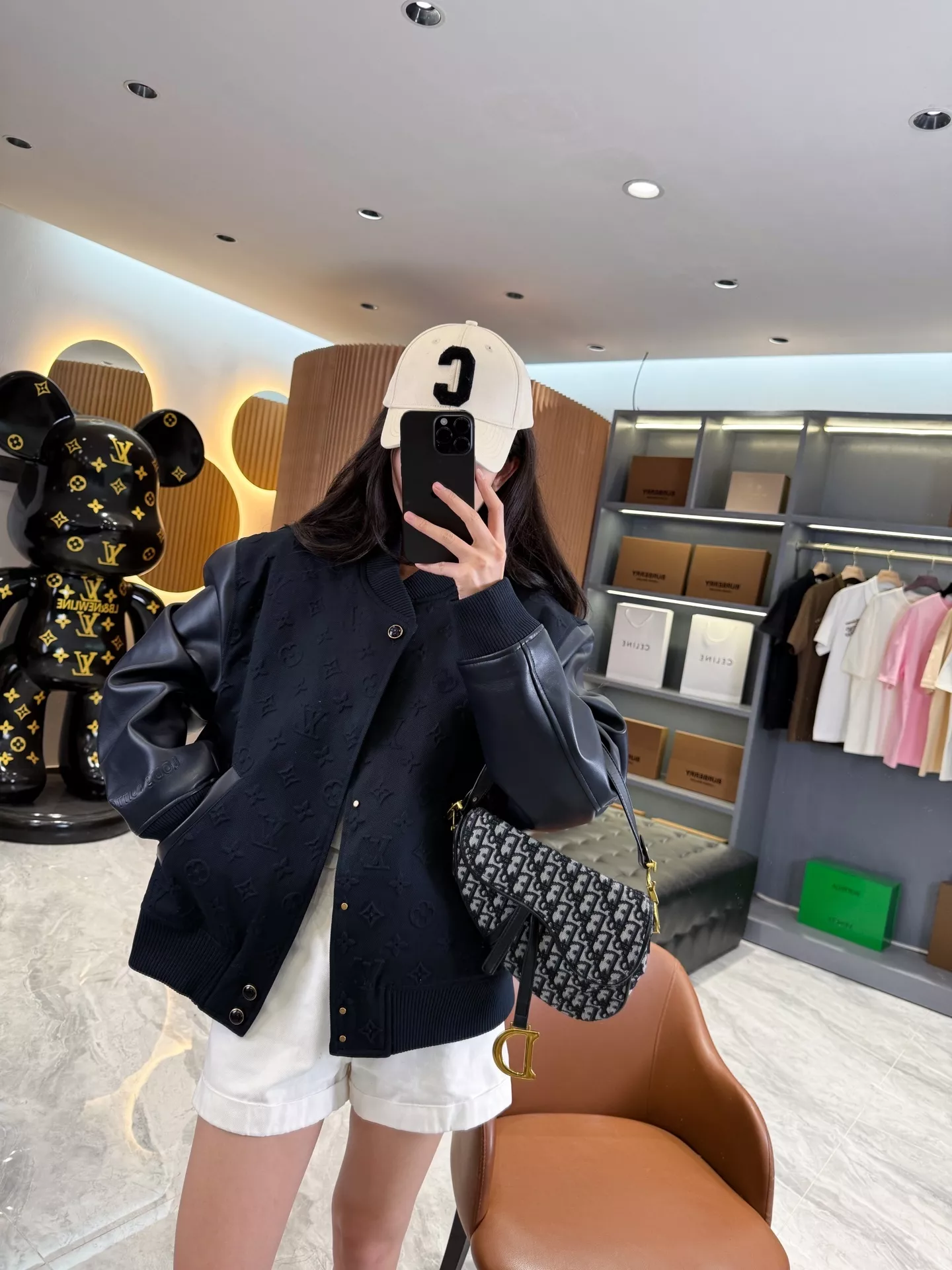 루이비통 모노그램 엠보싱 바시티 재킷 상세 이미지 69