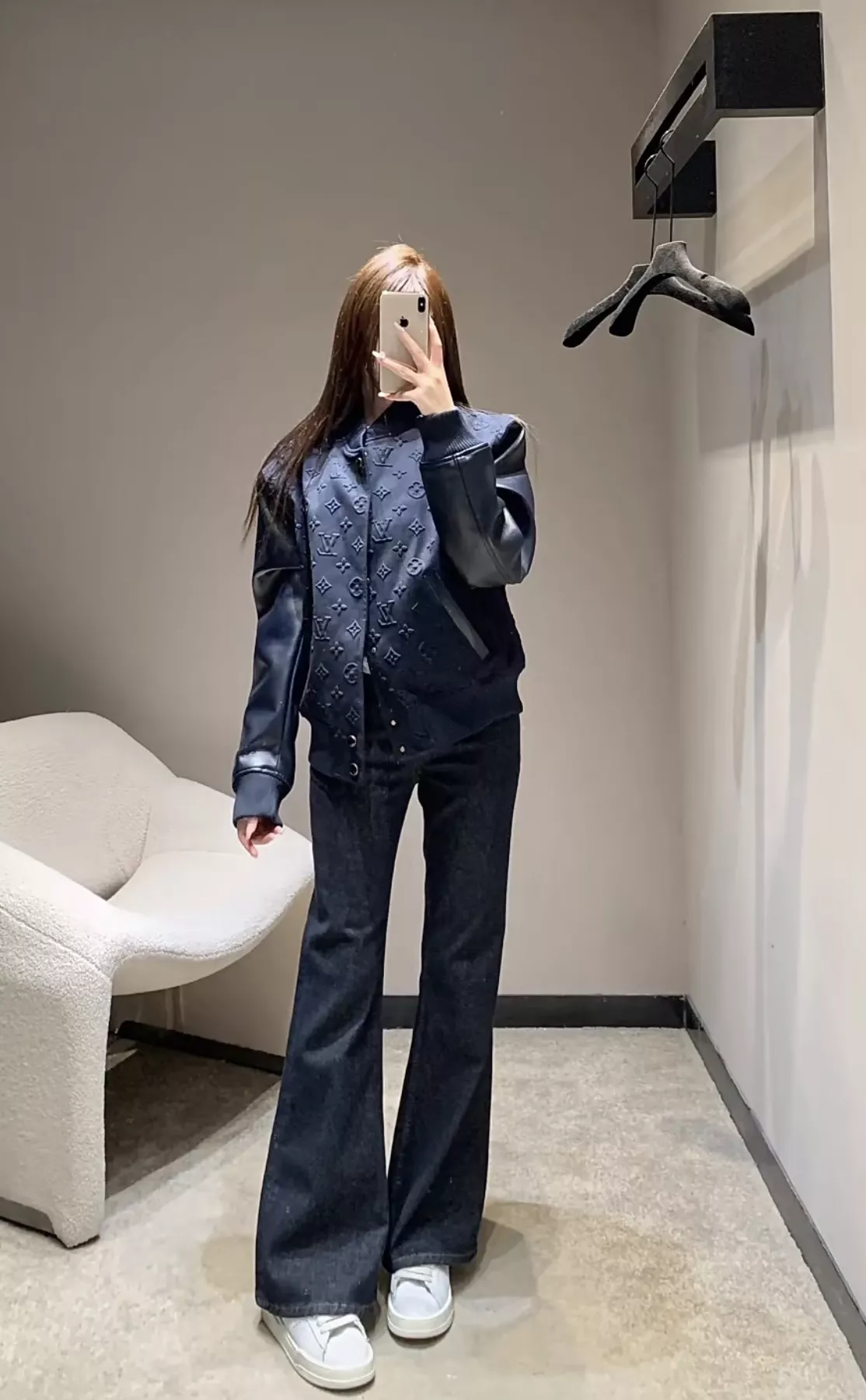 루이비통 모노그램 엠보싱 바시티 재킷 상세 이미지 49