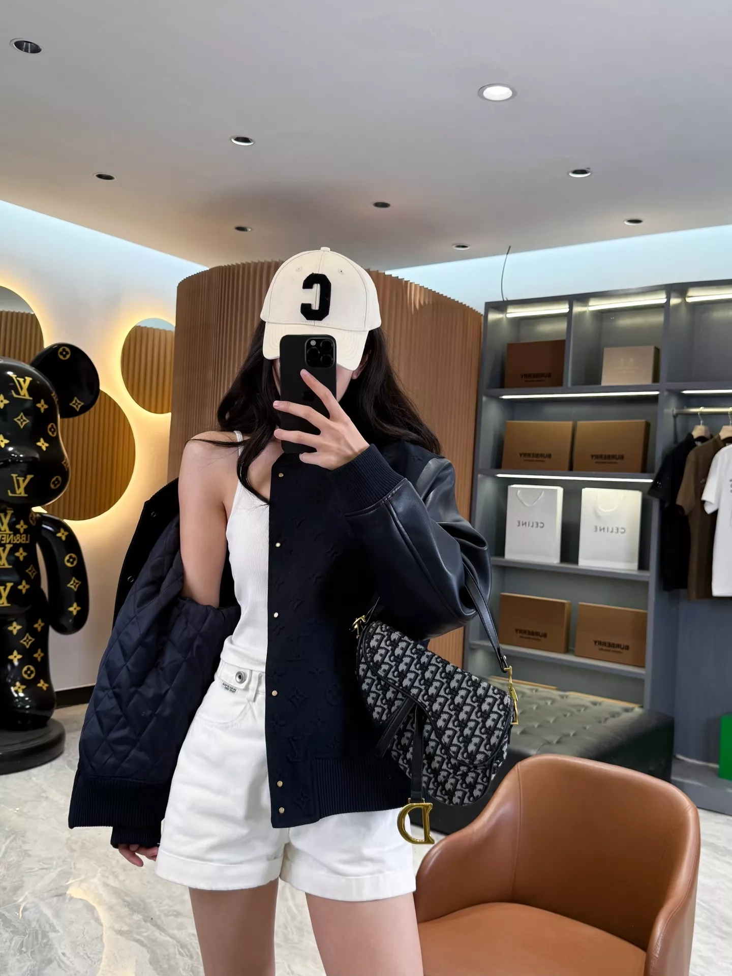 루이비통 모노그램 엠보싱 바시티 재킷 상세 이미지 68