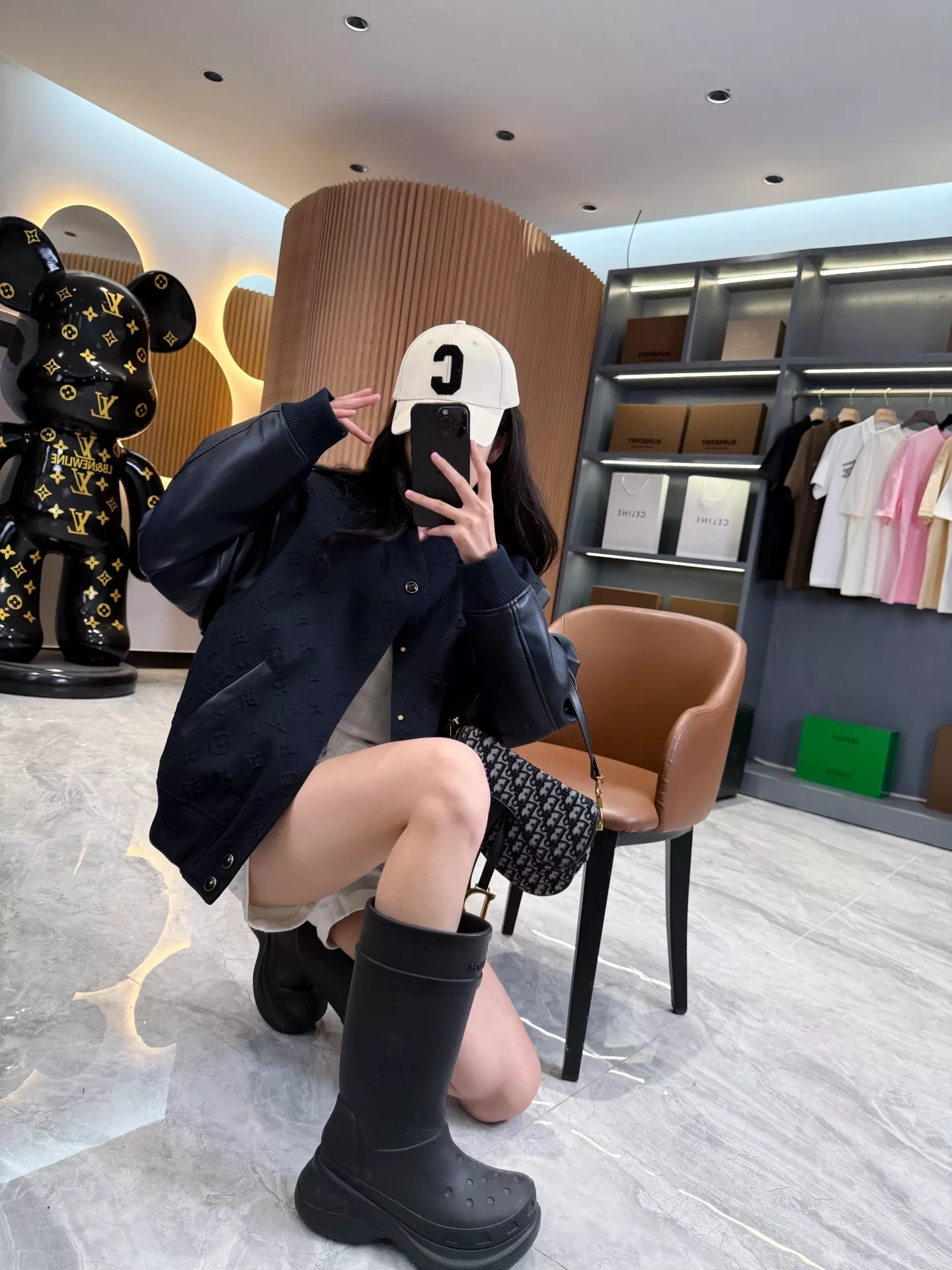 루이비통 모노그램 엠보싱 바시티 재킷 상세 이미지 70