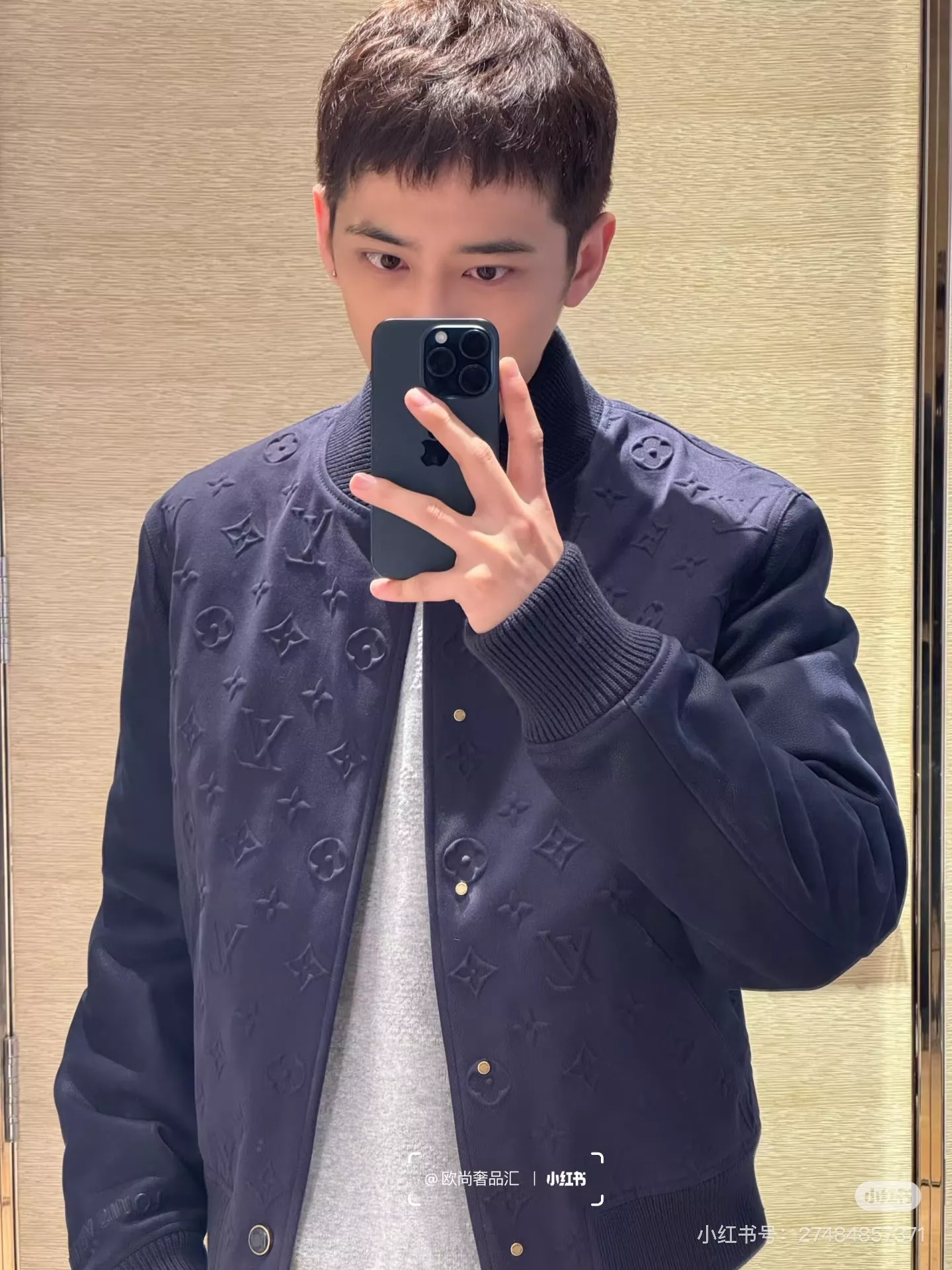 루이비통 모노그램 엠보싱 바시티 재킷 상세 이미지 52