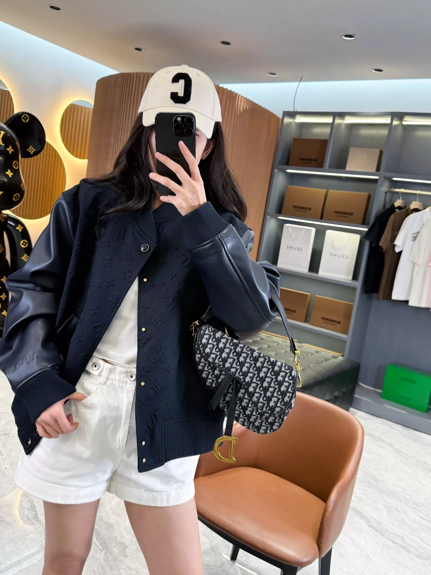 루이비통 모노그램 엠보싱 바시티 재킷 상세 이미지 74