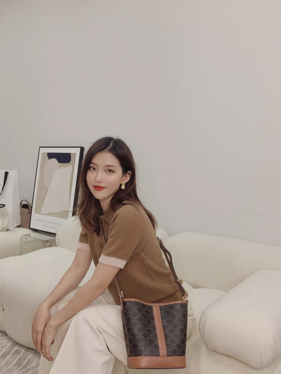 셀린느 트리옴프 스몰 버킷백 상세 이미지 18