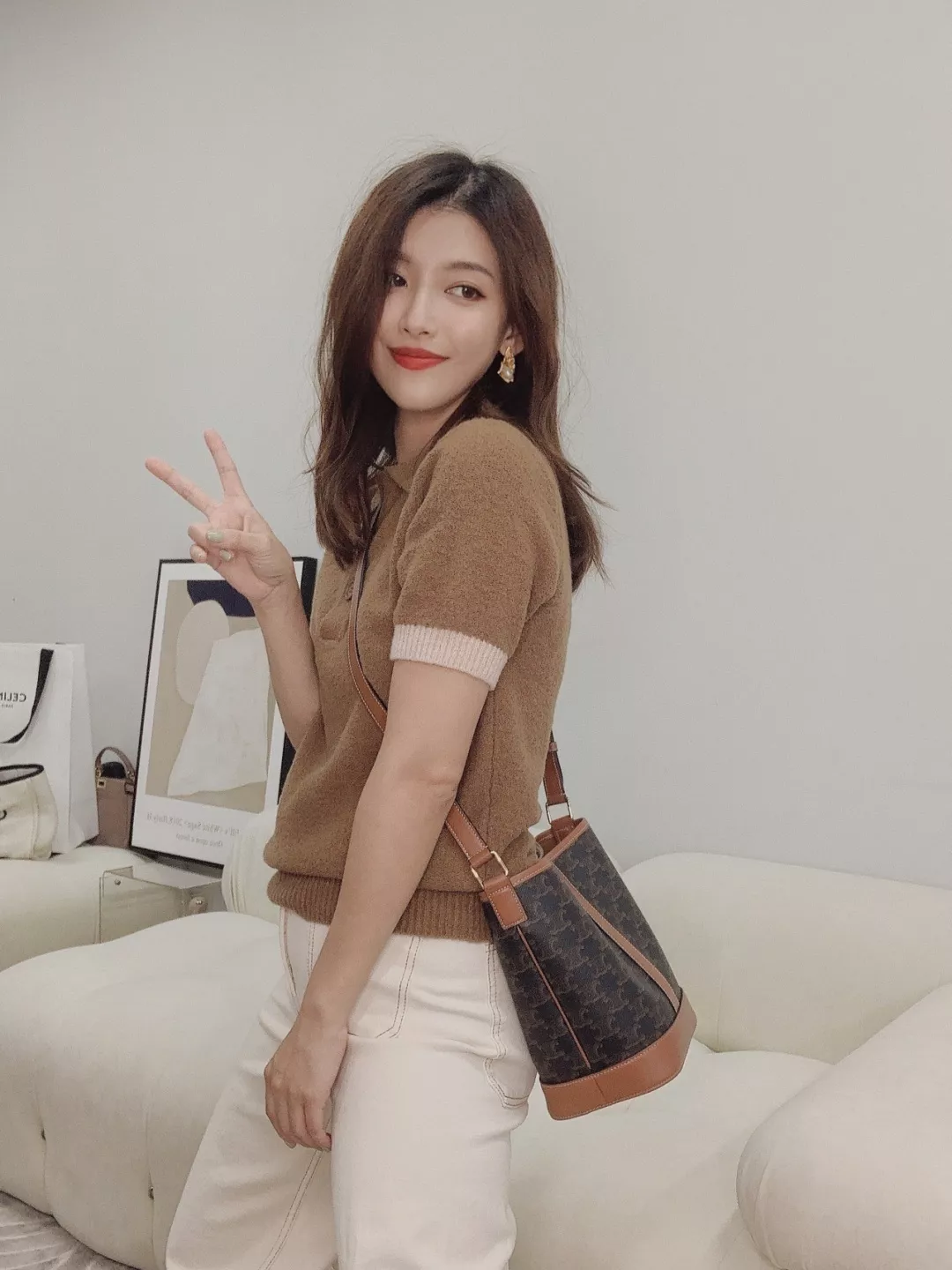 셀린느 트리옴프 스몰 버킷백 상세 이미지 16