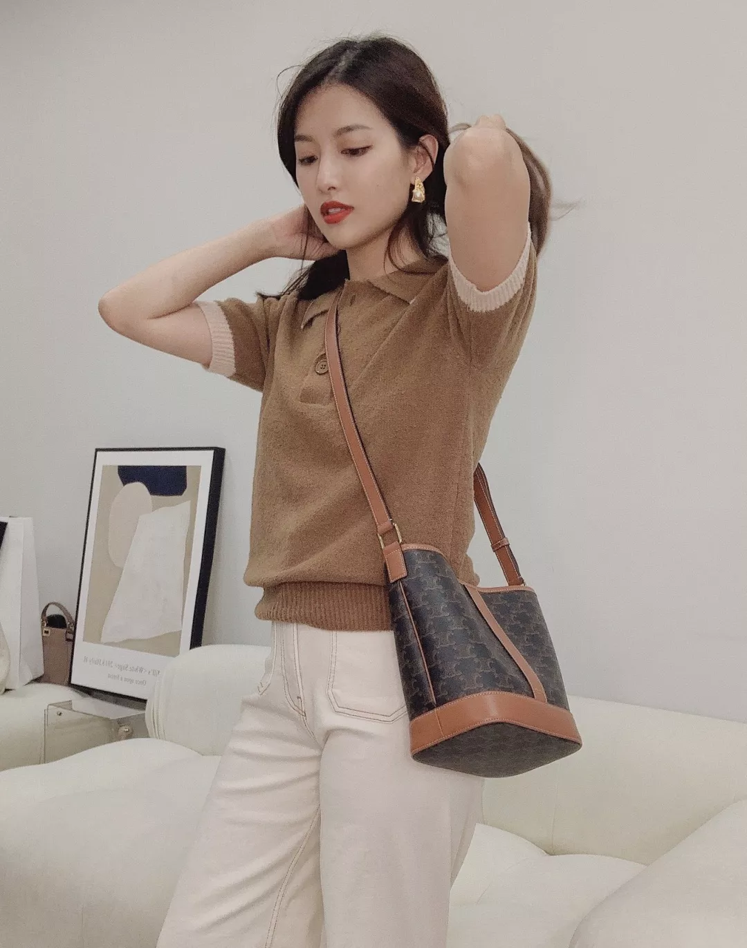 셀린느 트리옴프 스몰 버킷백 상세 이미지 19