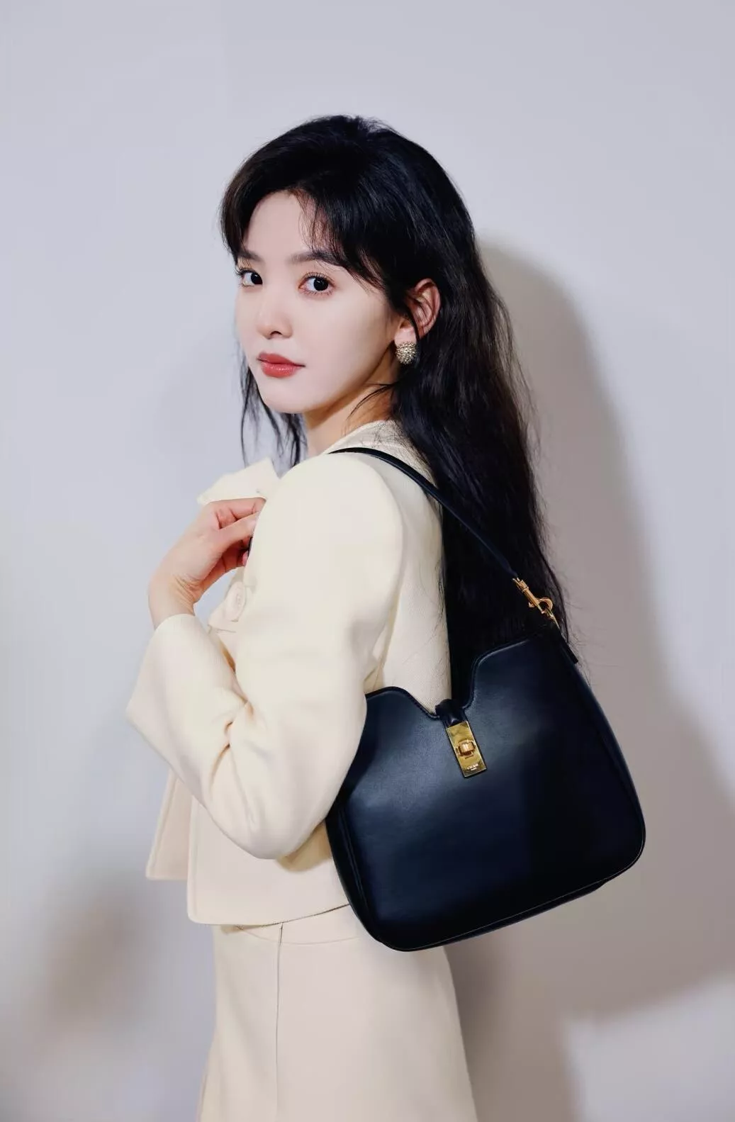 셀린느 카미유 16 소프트 스무스 카프스킨 핸드백 스몰 상세 이미지 17