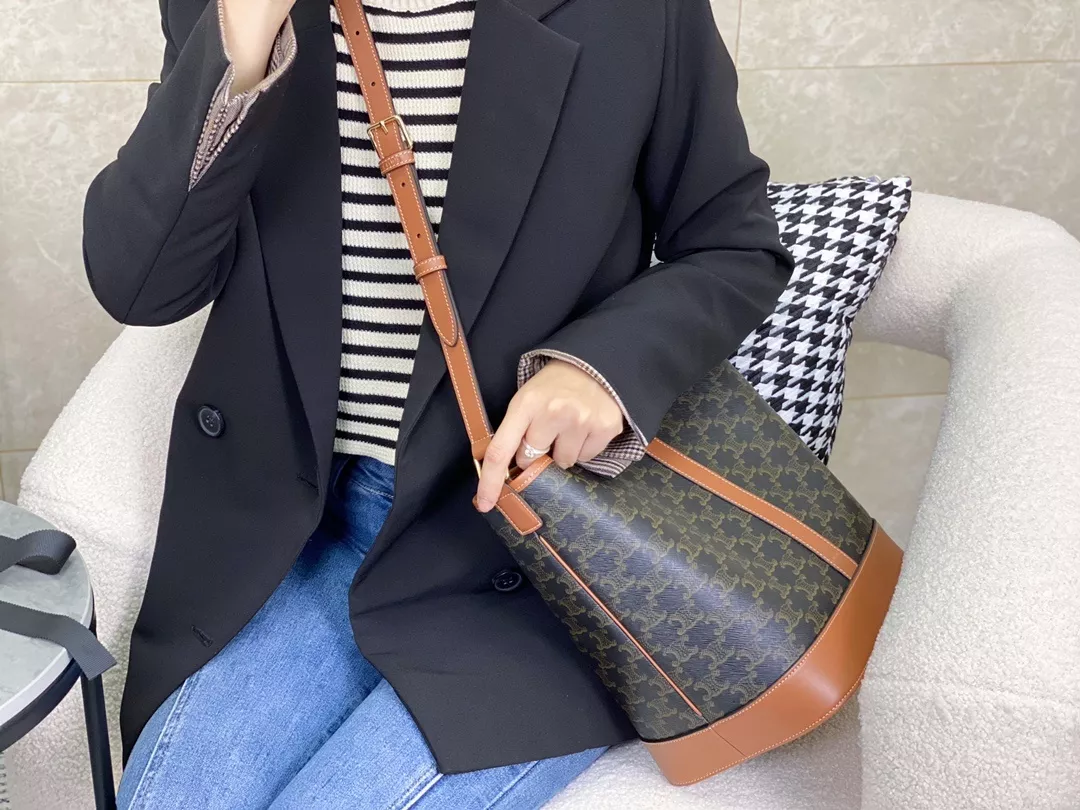 셀린느 트리오페 미디엄 버킷백 상세 이미지 33