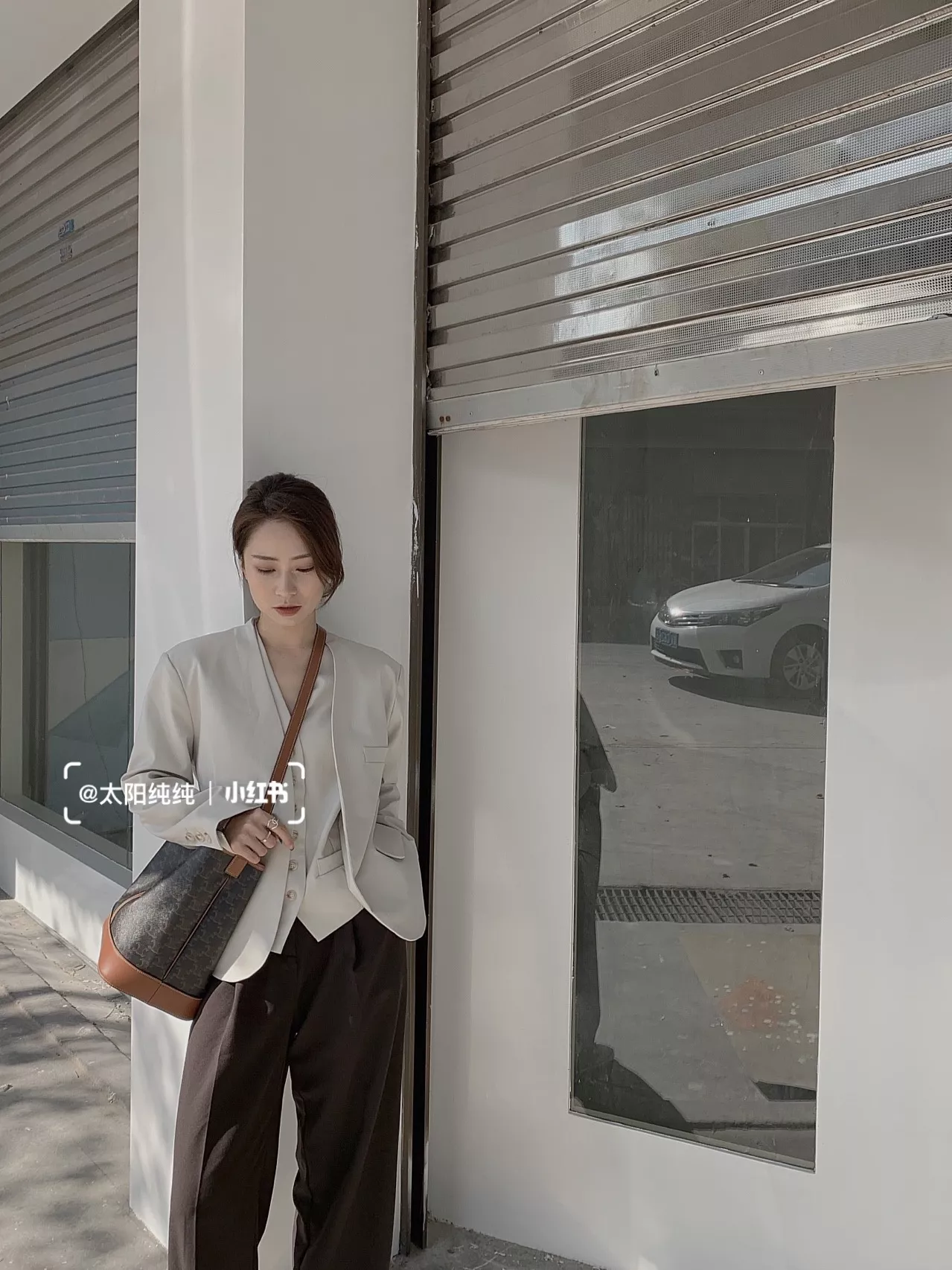셀린느 트리오페 미디엄 버킷백 상세 이미지 20