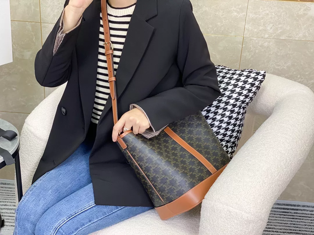 셀린느 트리오페 미디엄 버킷백 상세 이미지 39