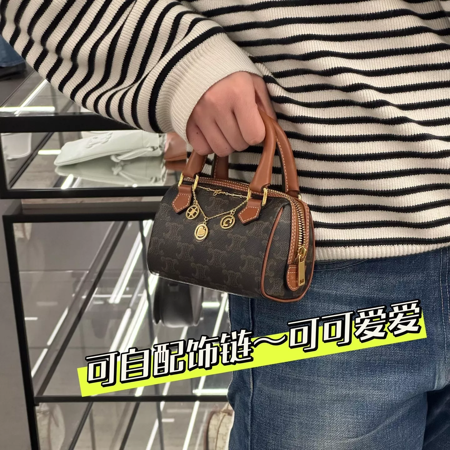 셀린느 트리오페 로고 프린트 미니 보스턴 탑핸들 백 상세 이미지 17