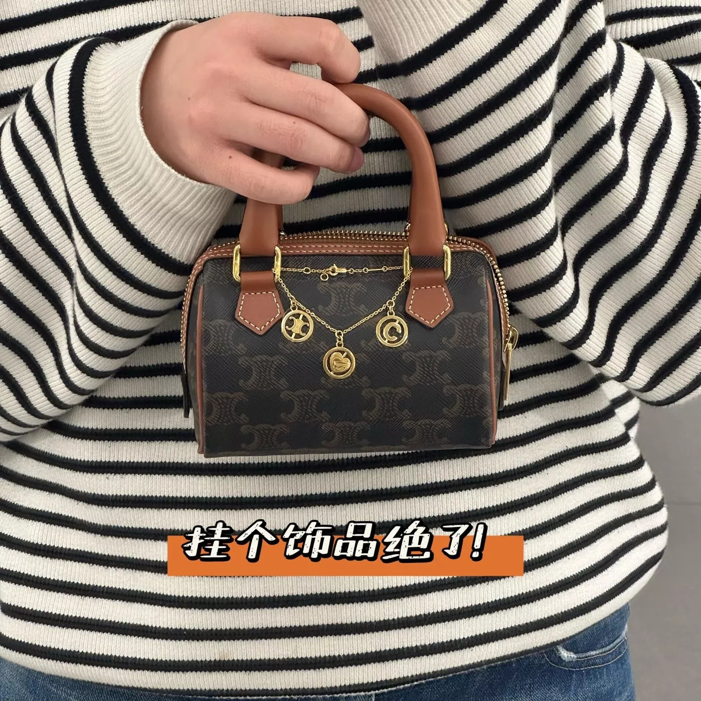 셀린느 트리오페 로고 프린트 미니 보스턴 탑핸들 백 상세 이미지 18