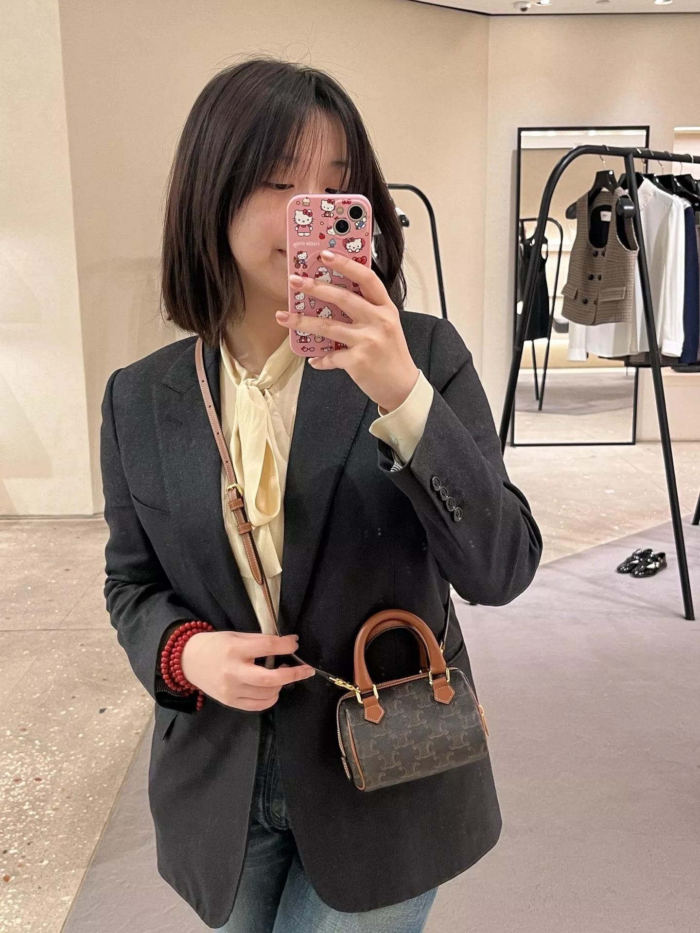 셀린느 트리오페 로고 프린트 미니 보스턴 탑핸들 백 상세 이미지 30