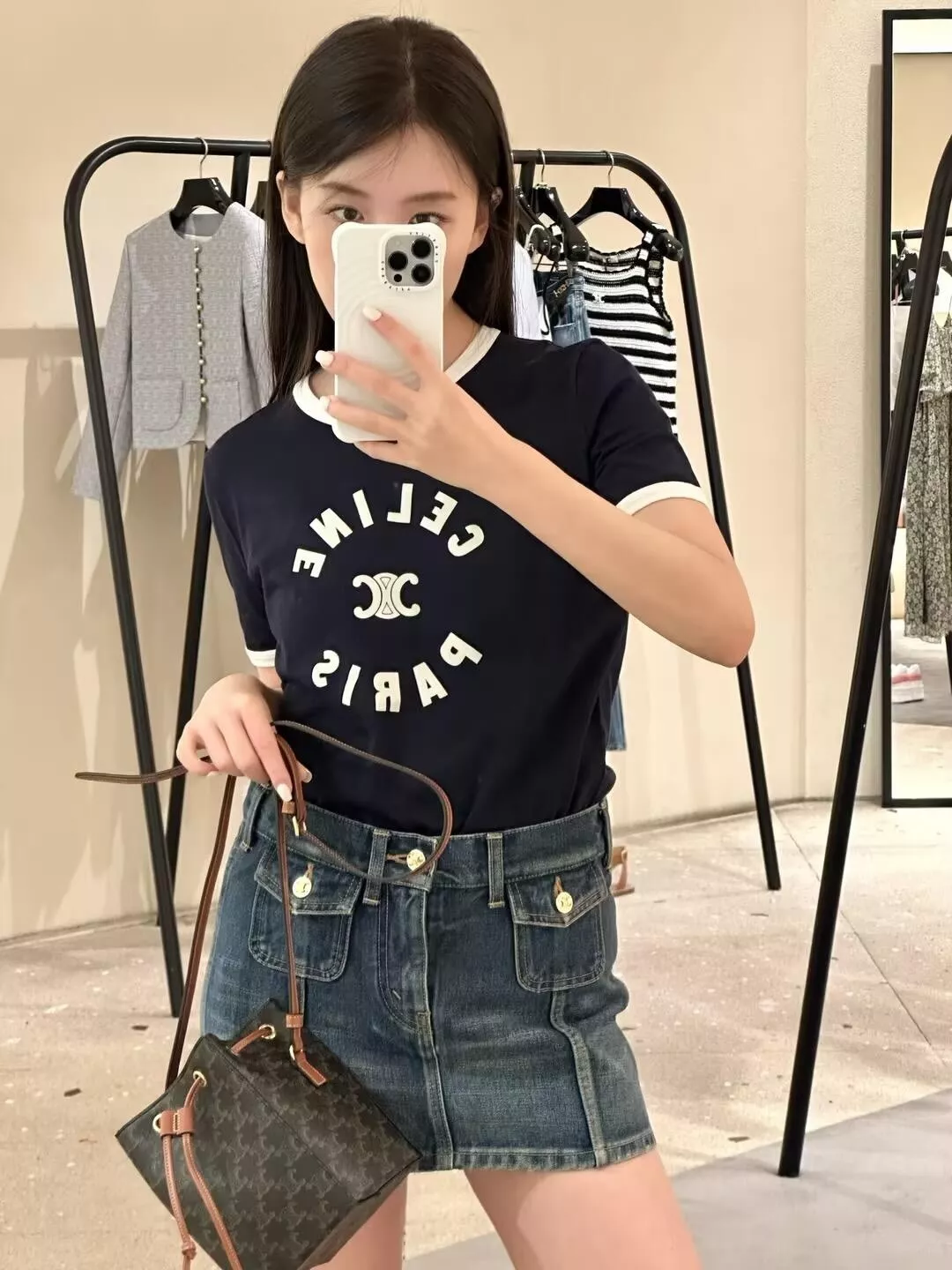 셀린느 트리옹프 로고 프린트 드로스트링 레더 트리밍 미니 버킷 스타일 백 상세 이미지 28