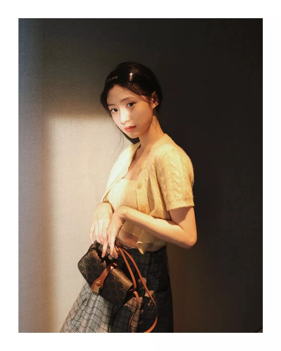 셀린느 타부 락 장식 트리옹프 캔버스 숄더백 상세 이미지 40