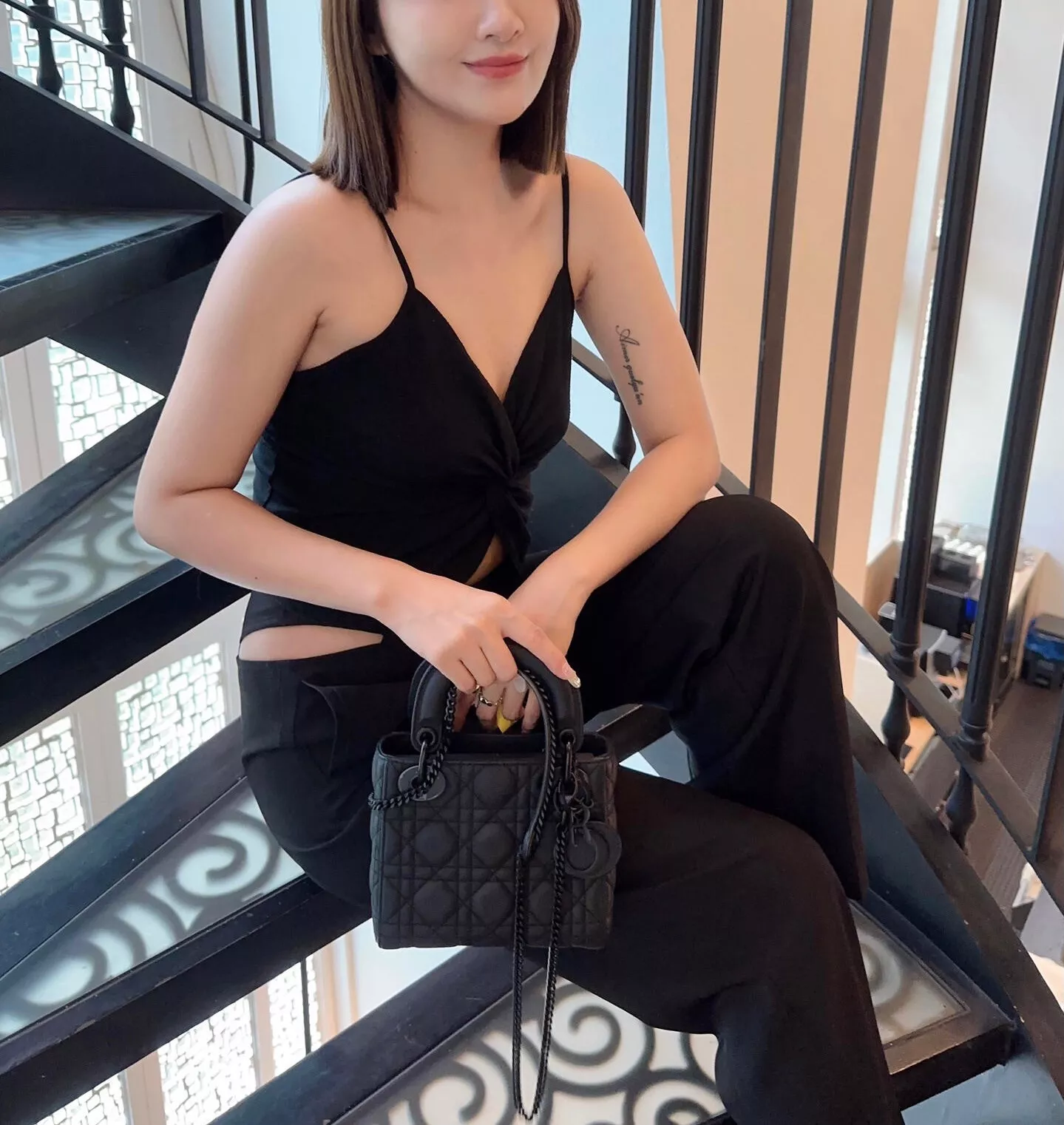 디올 레이디 백 3칸 매트 블랙 상세 이미지 26
