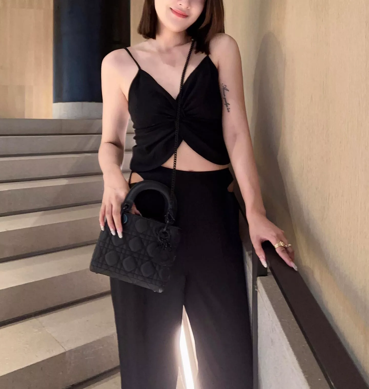 디올 레이디 백 3칸 매트 블랙 상세 이미지 23