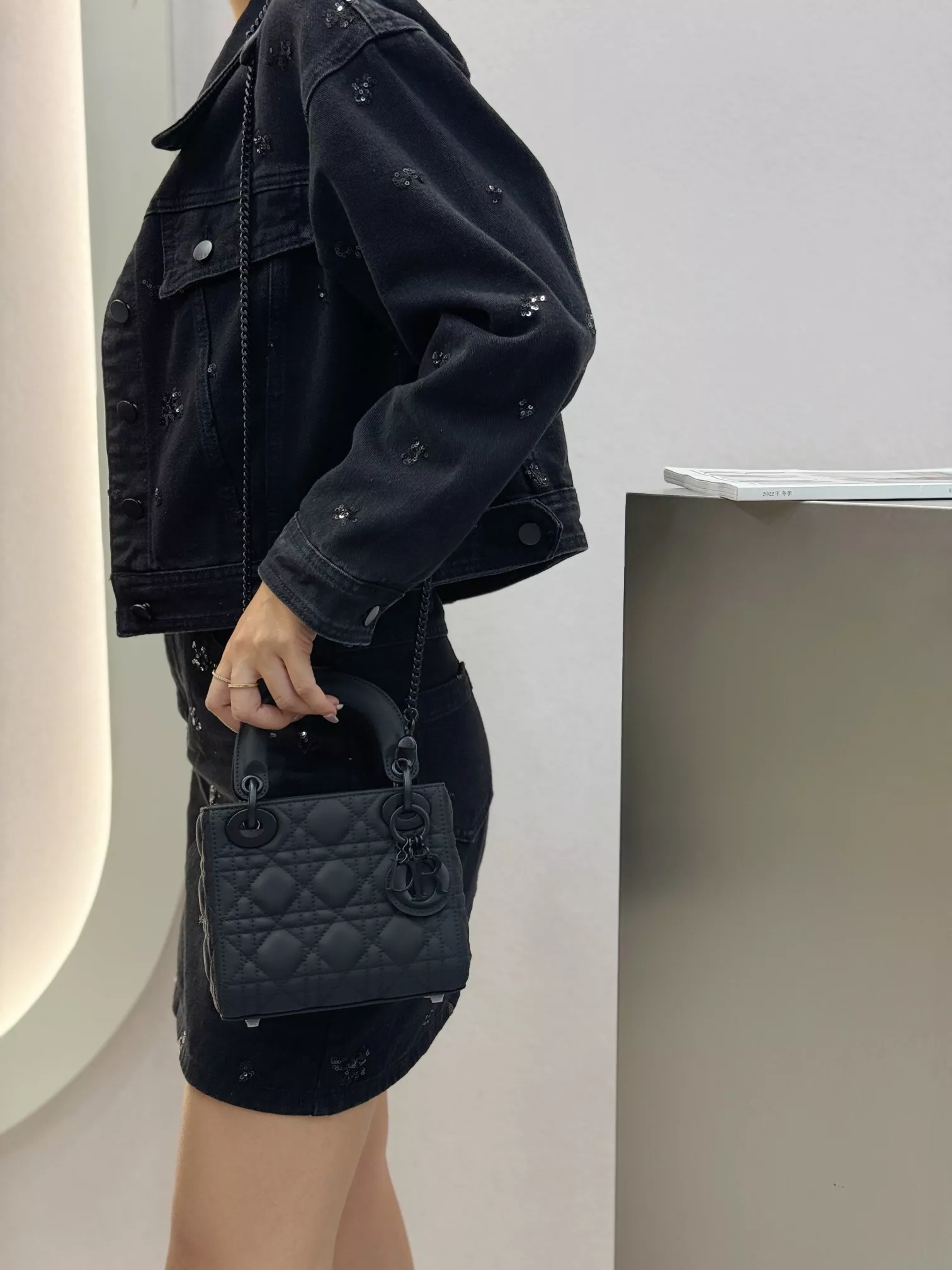 디올 레이디 백 3칸 매트 블랙 상세 이미지 40
