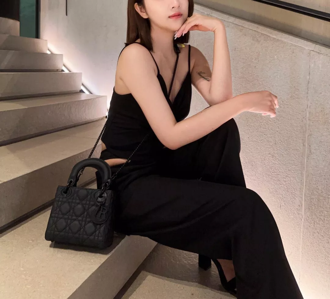 디올 레이디 백 3칸 매트 블랙 상세 이미지 24