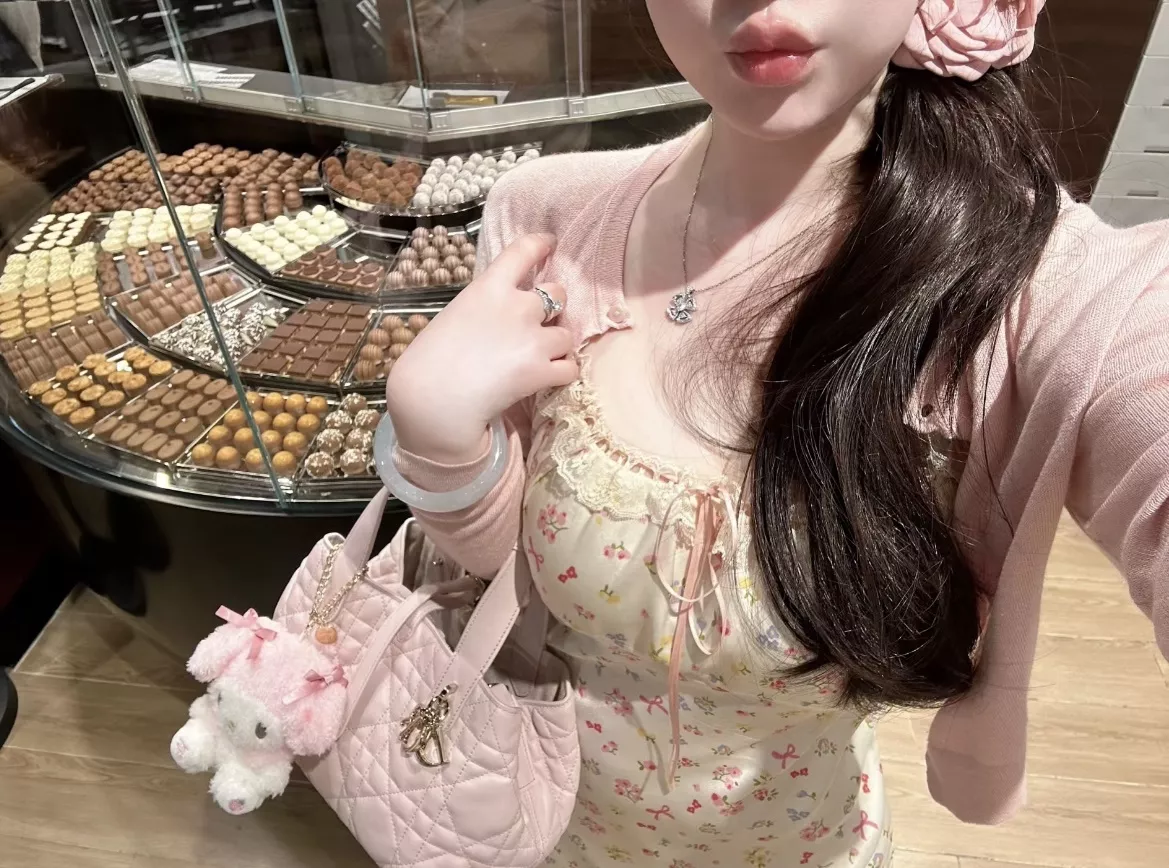디올 레이디백 스몰 퀼팅 참 장식 상세 이미지 18