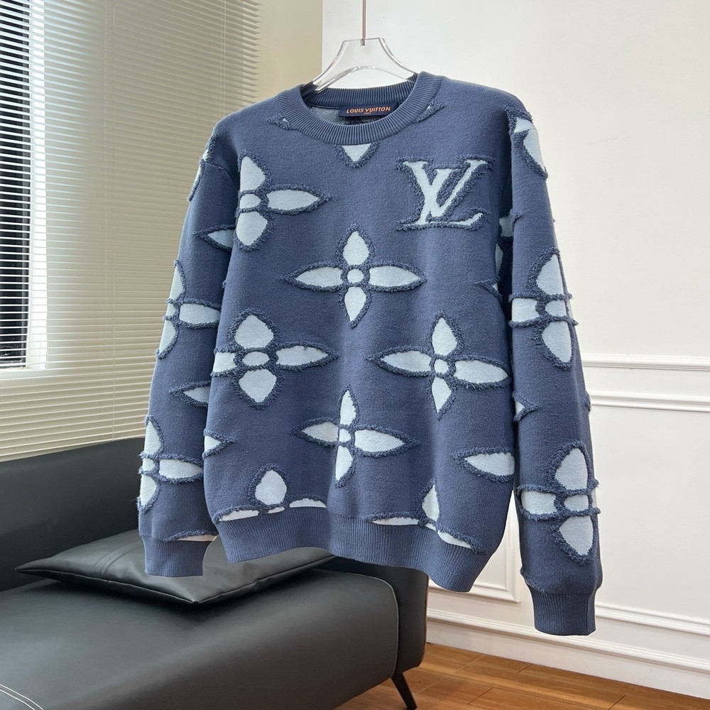 루이비통 2025FW 엠보 자카드 모노그램 플라워 LV 레터링 크루넥 니트