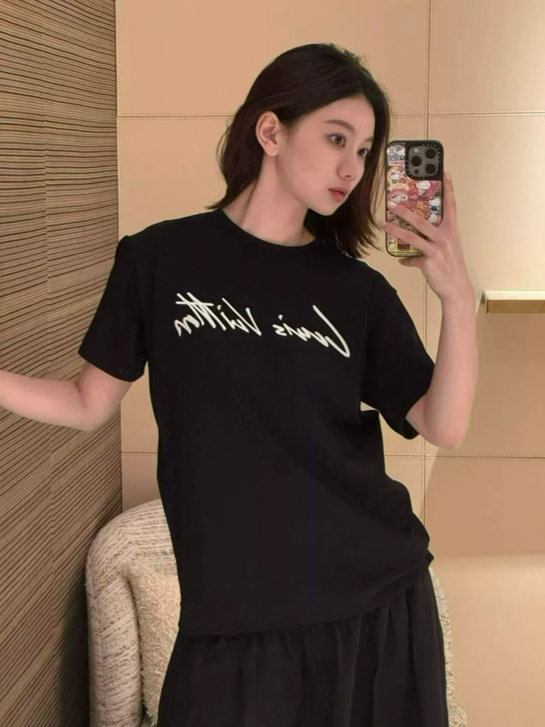 루이비통 손글씨 로고 자수 코튼 니트 티셔츠 상세 이미지 31