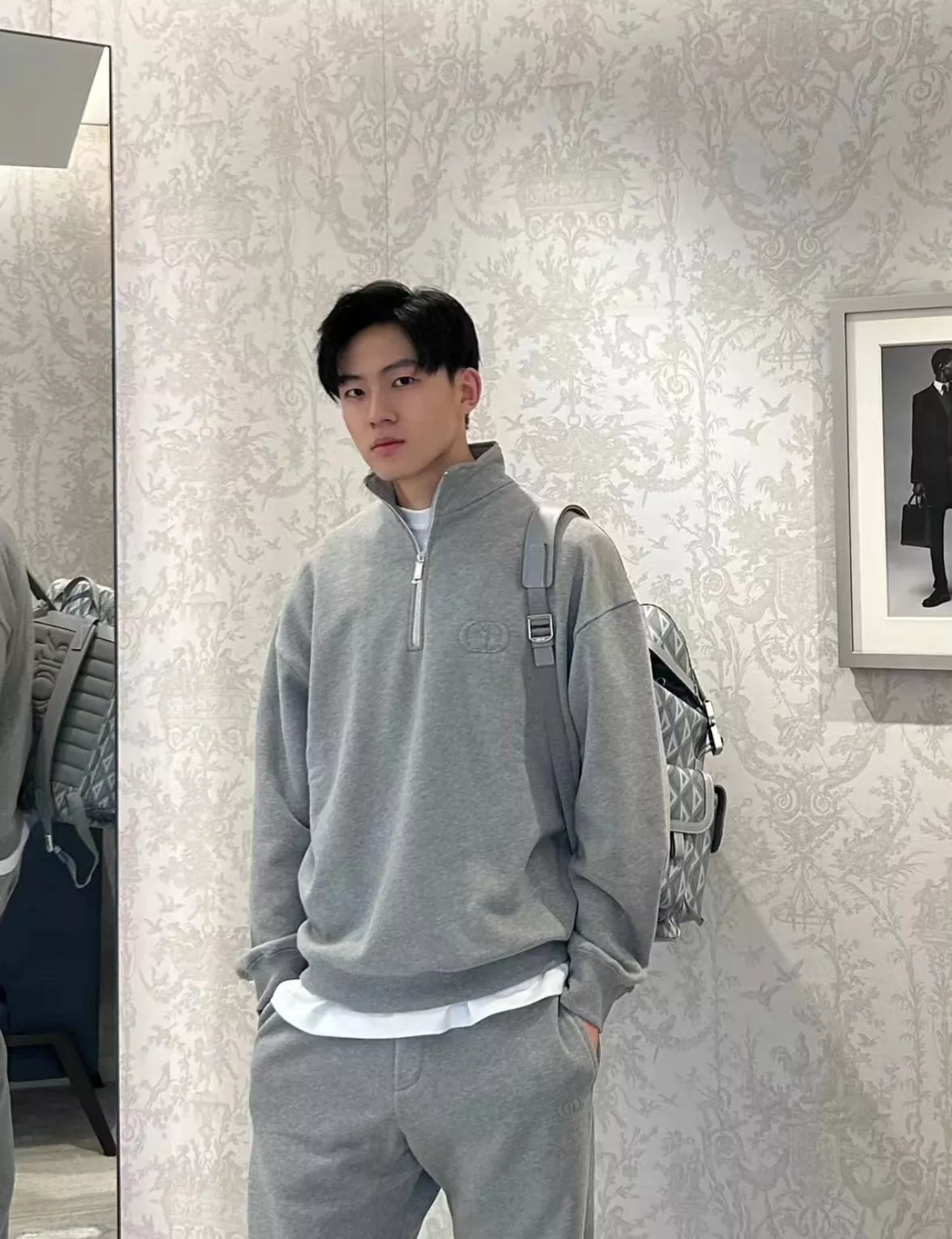 디올 CD 로고 자수 하프집업 기모 스웻셔츠 상세 이미지 63
