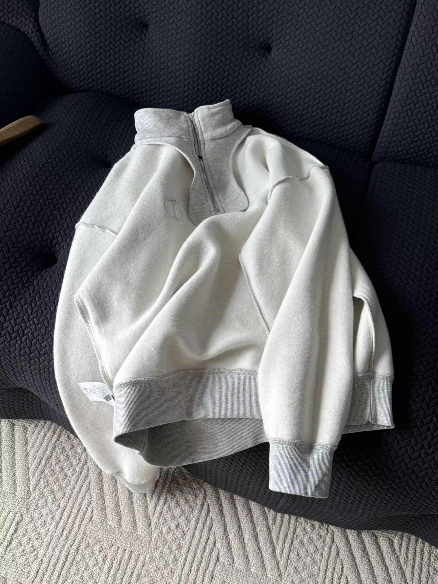 디올 CD 로고 자수 하프집업 기모 스웻셔츠 상세 이미지 47