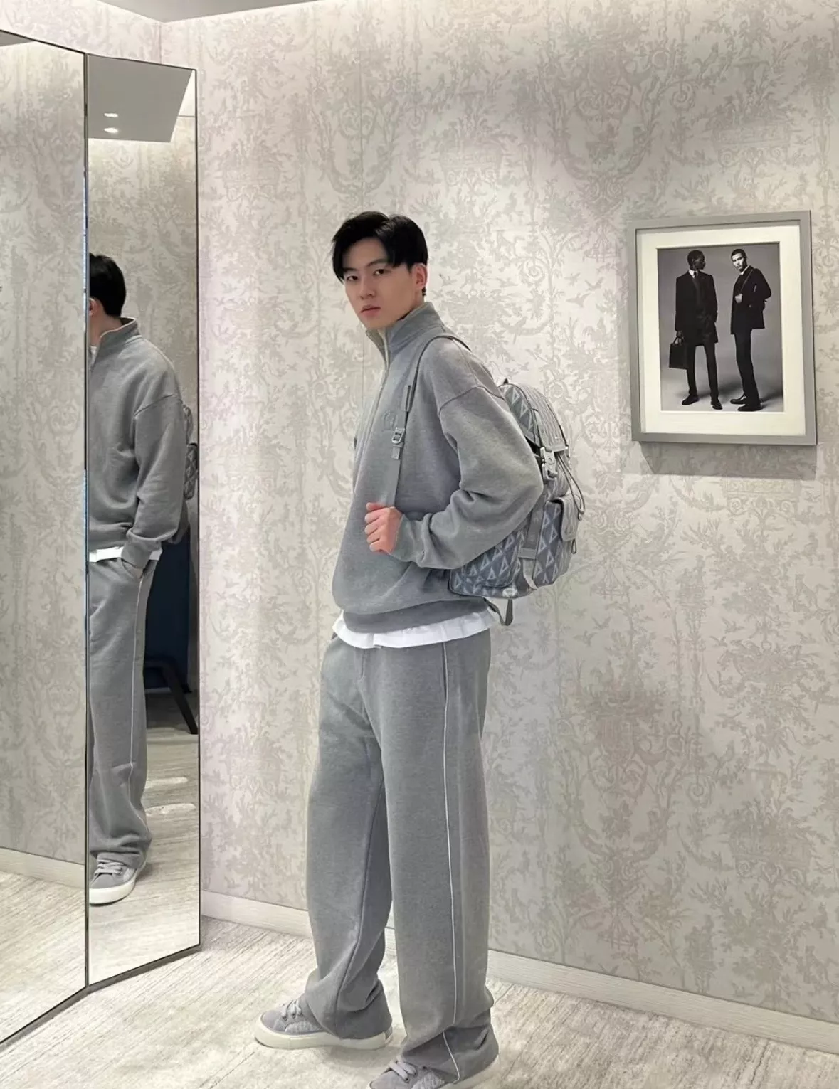 디올 CD 로고 자수 하프집업 기모 스웻셔츠 상세 이미지 64