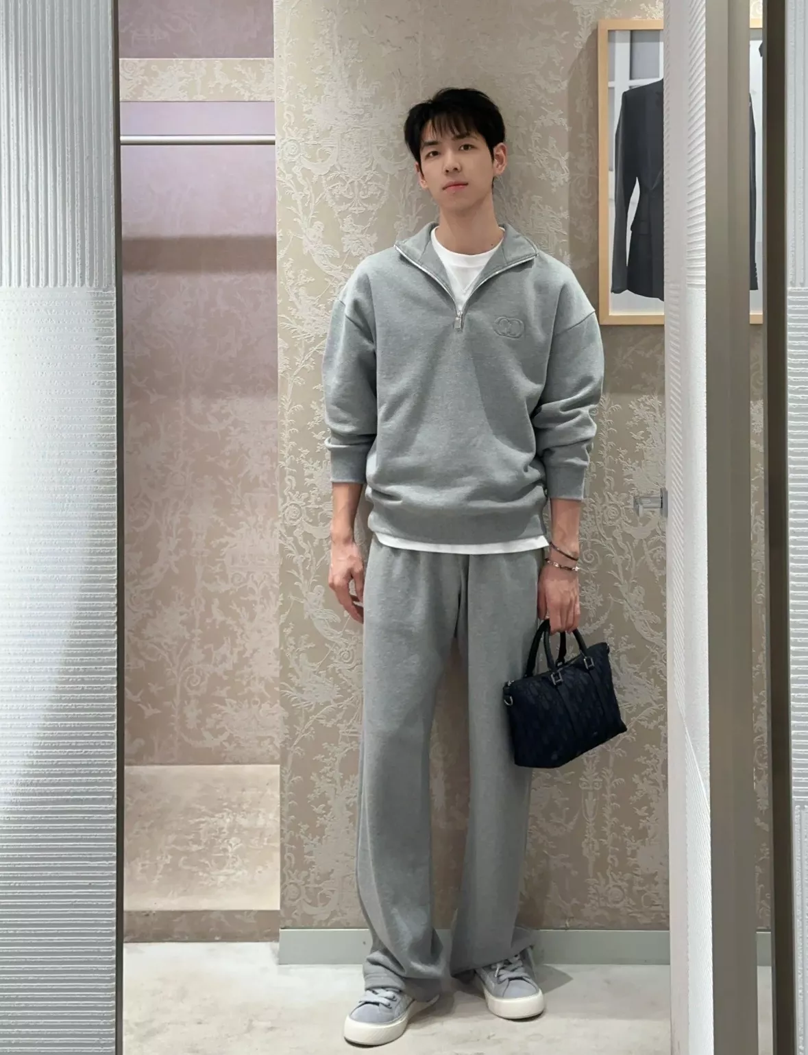 디올 CD 로고 자수 하프집업 기모 스웻셔츠 상세 이미지 69