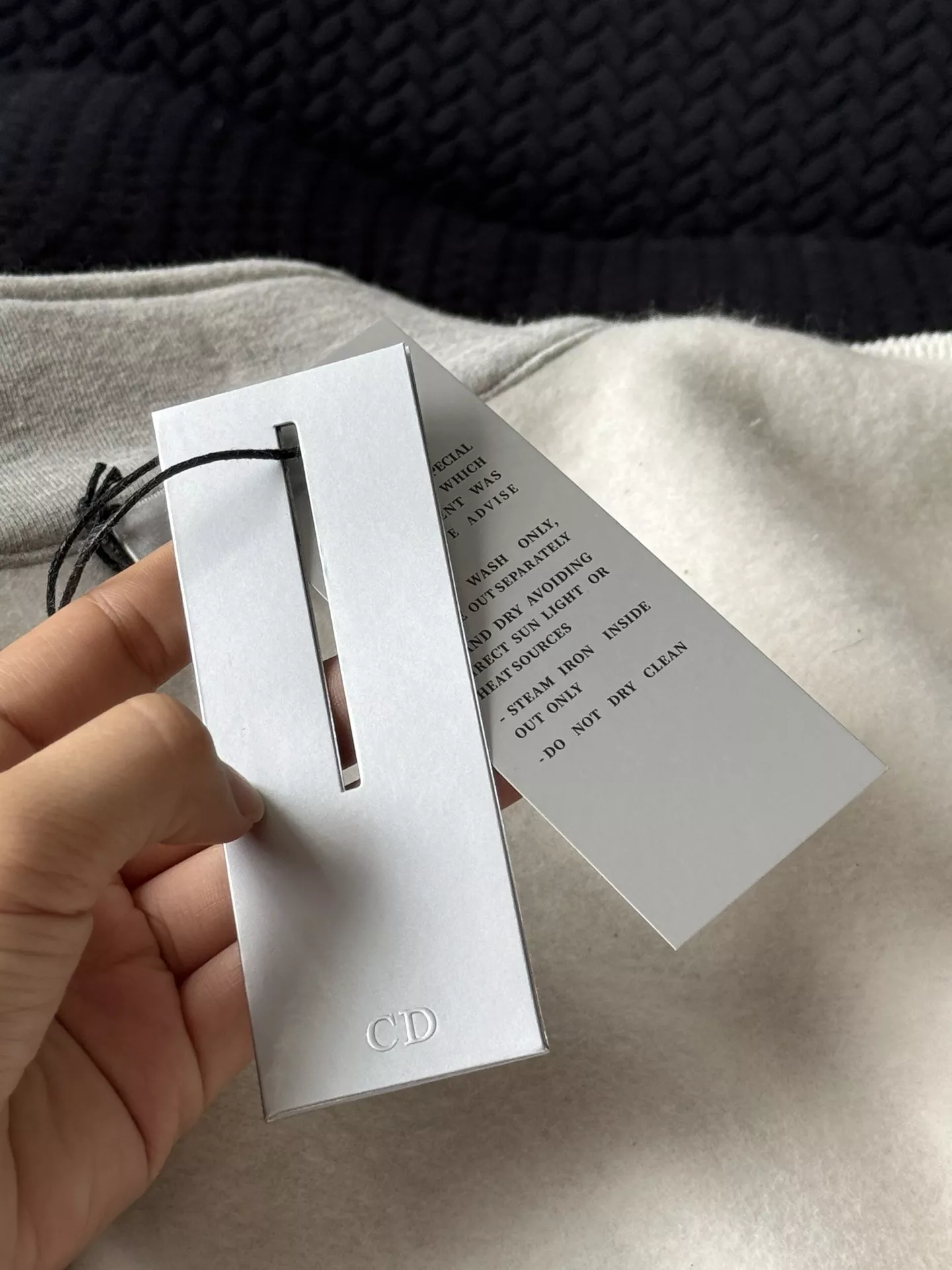 디올 CD 로고 자수 하프집업 기모 스웻셔츠 상세 이미지 59