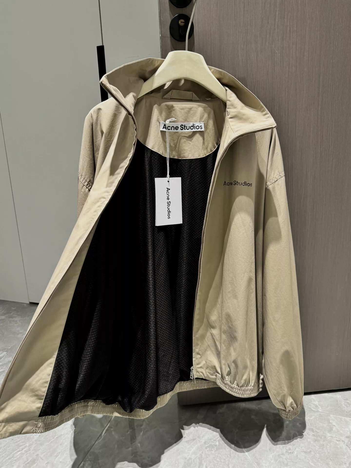 아크네스튜디오 1996 레터링 하이넥 집업 재킷 상세 이미지 6