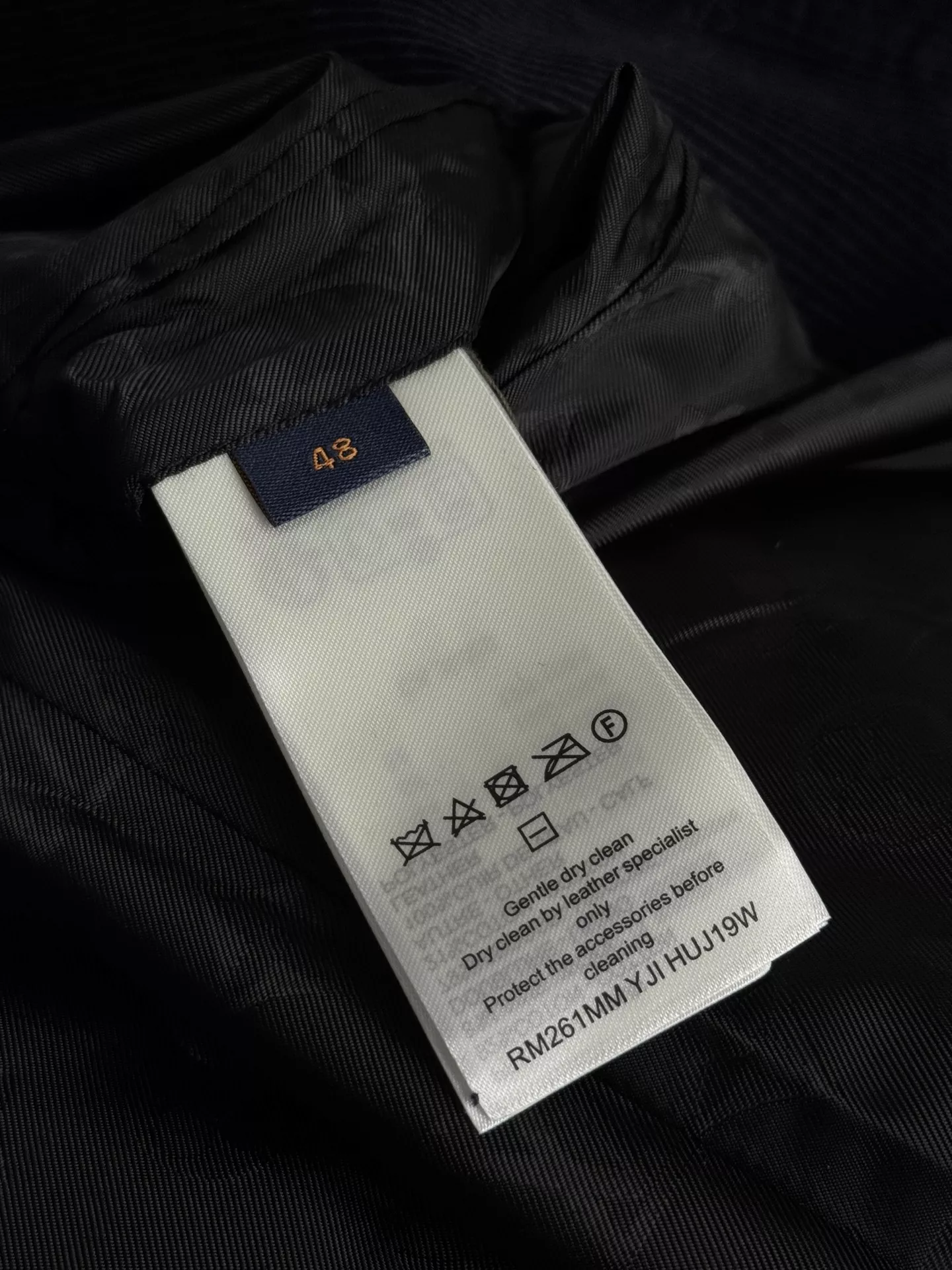 루이비통 V넥 코듀로이 버튼 재킷 상세 이미지 51