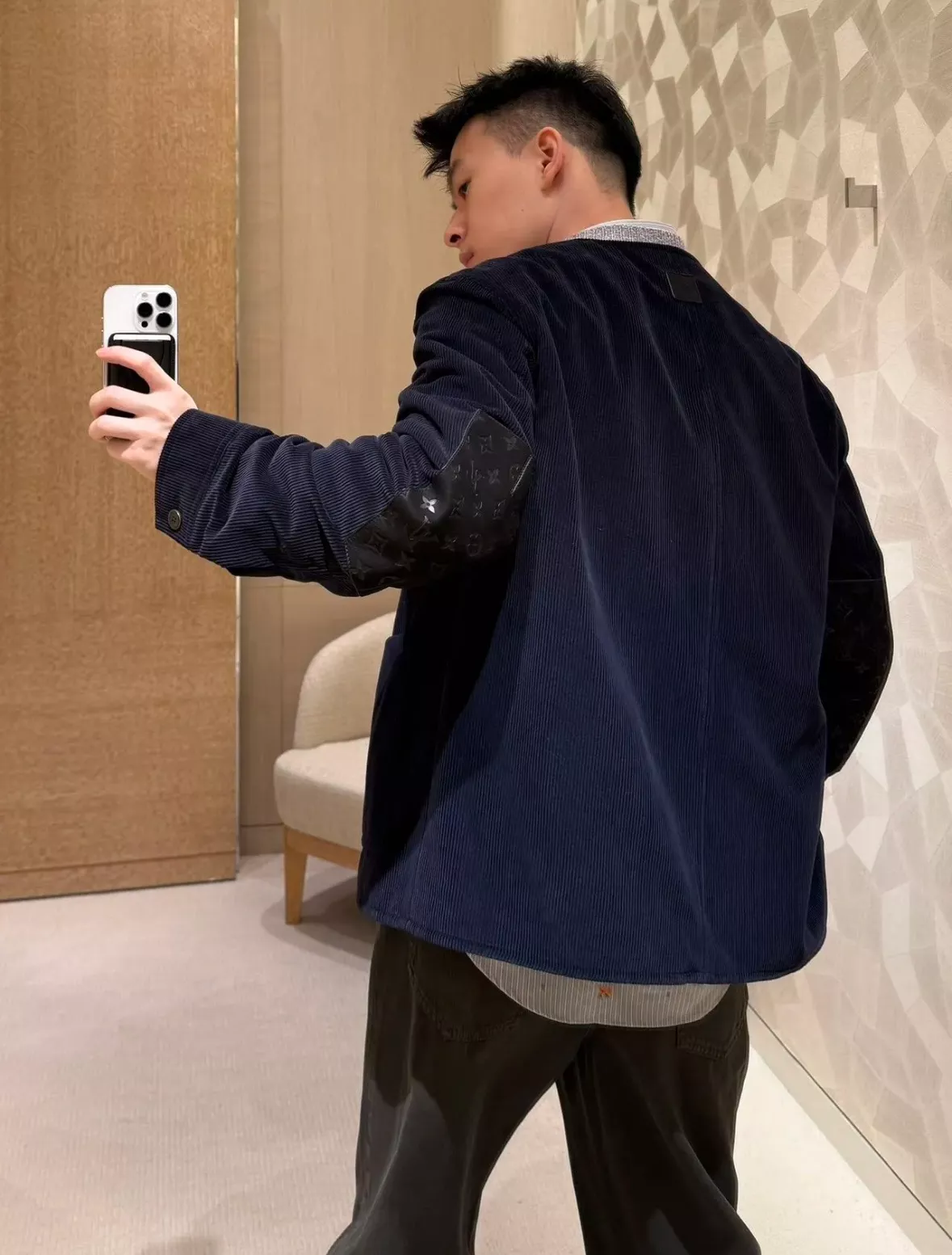 루이비통 V넥 코듀로이 버튼 재킷 상세 이미지 60
