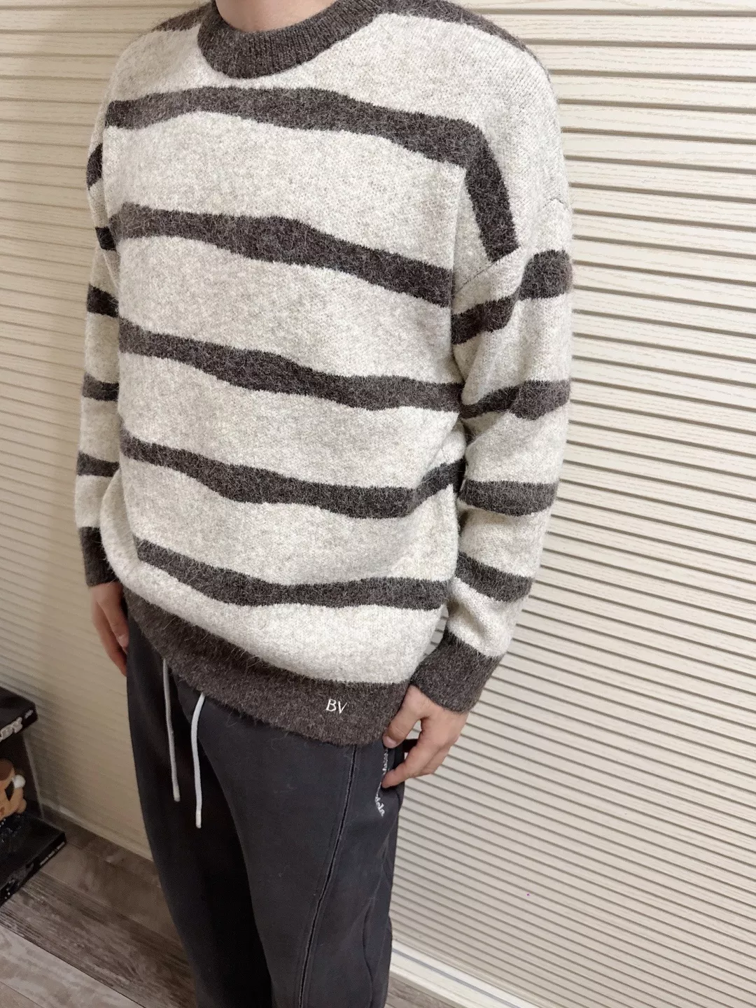 보테가베네타 BV 자수 스트라이프 울 라운드넥 니트 상세 이미지 22